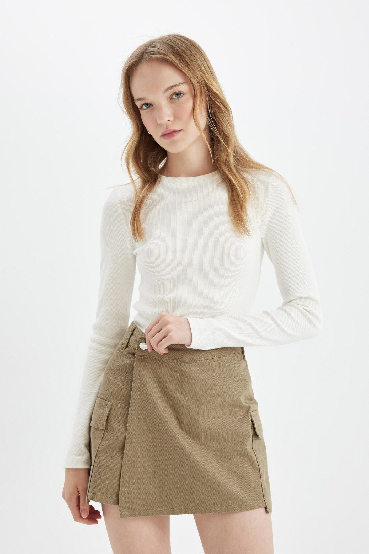 Defacto Regular Fit Normal Bel Kargo Cepli Gabardin Şort Etek D4991ax24au