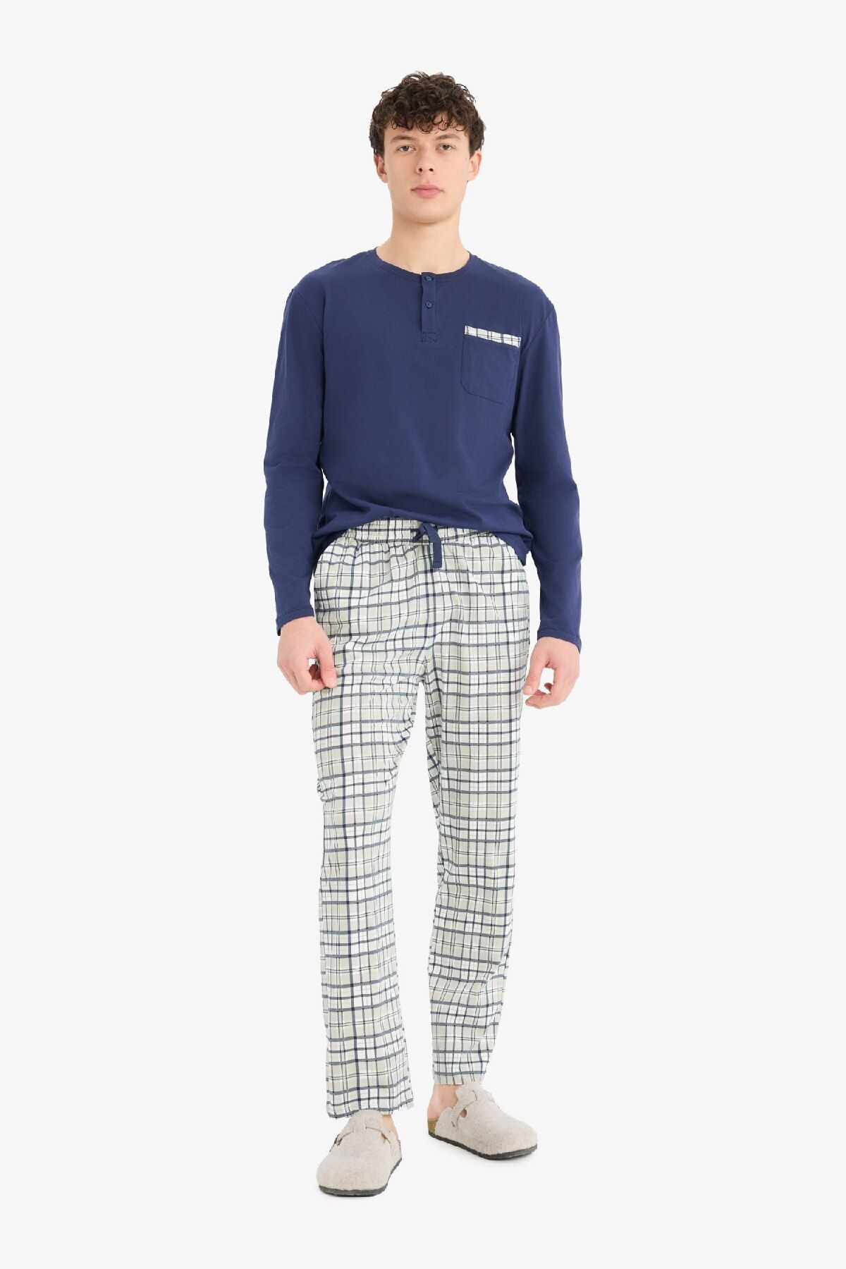 Defacto Regular Fit Pijama Takımı Uzun Kollu Üst Kareli Uzun Alt E0508AX25SP
