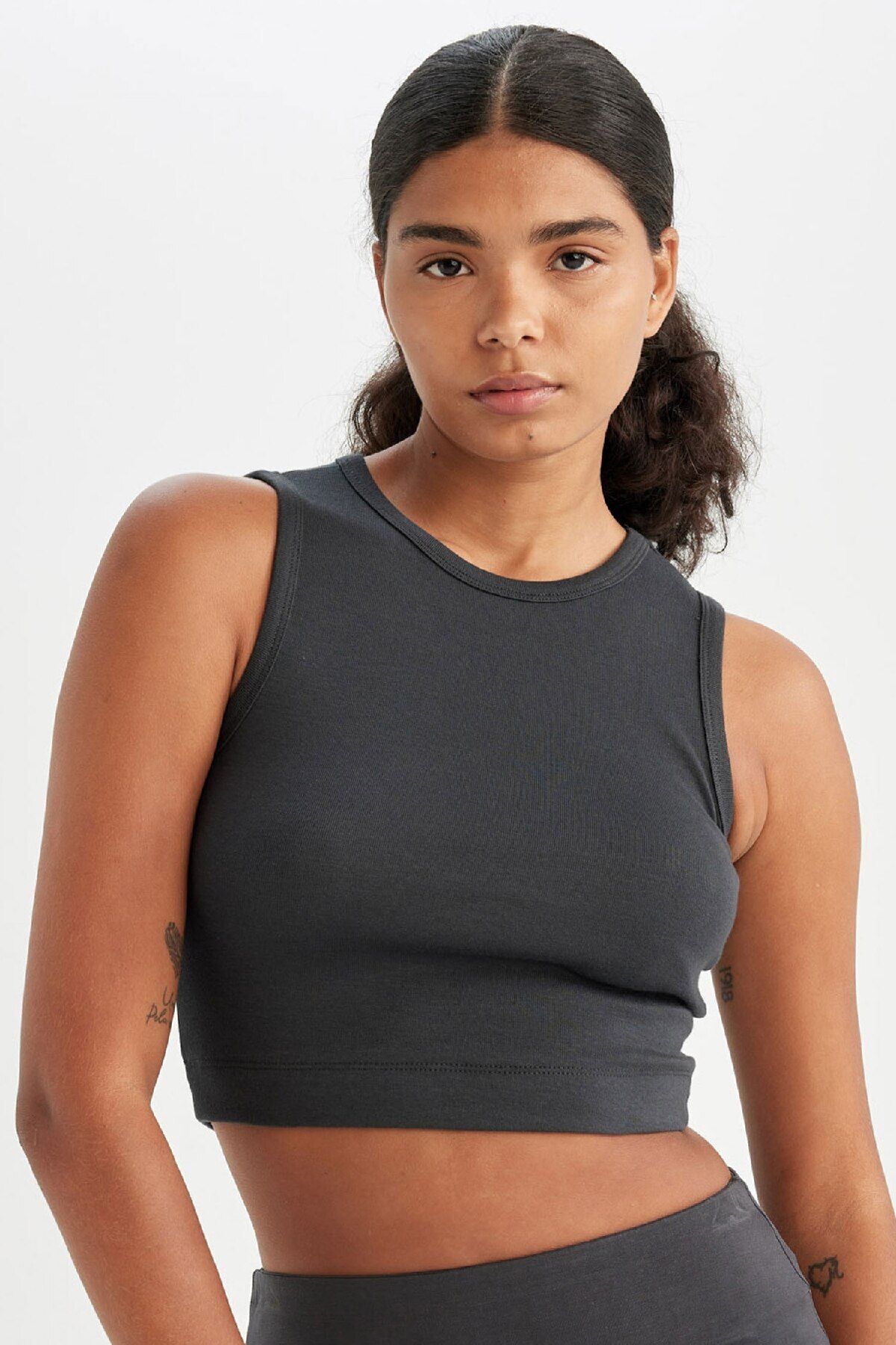 Defacto Fit Crop Bisiklet Yaka Modal Sporcu Basic Düz Atlet D6038ax24au