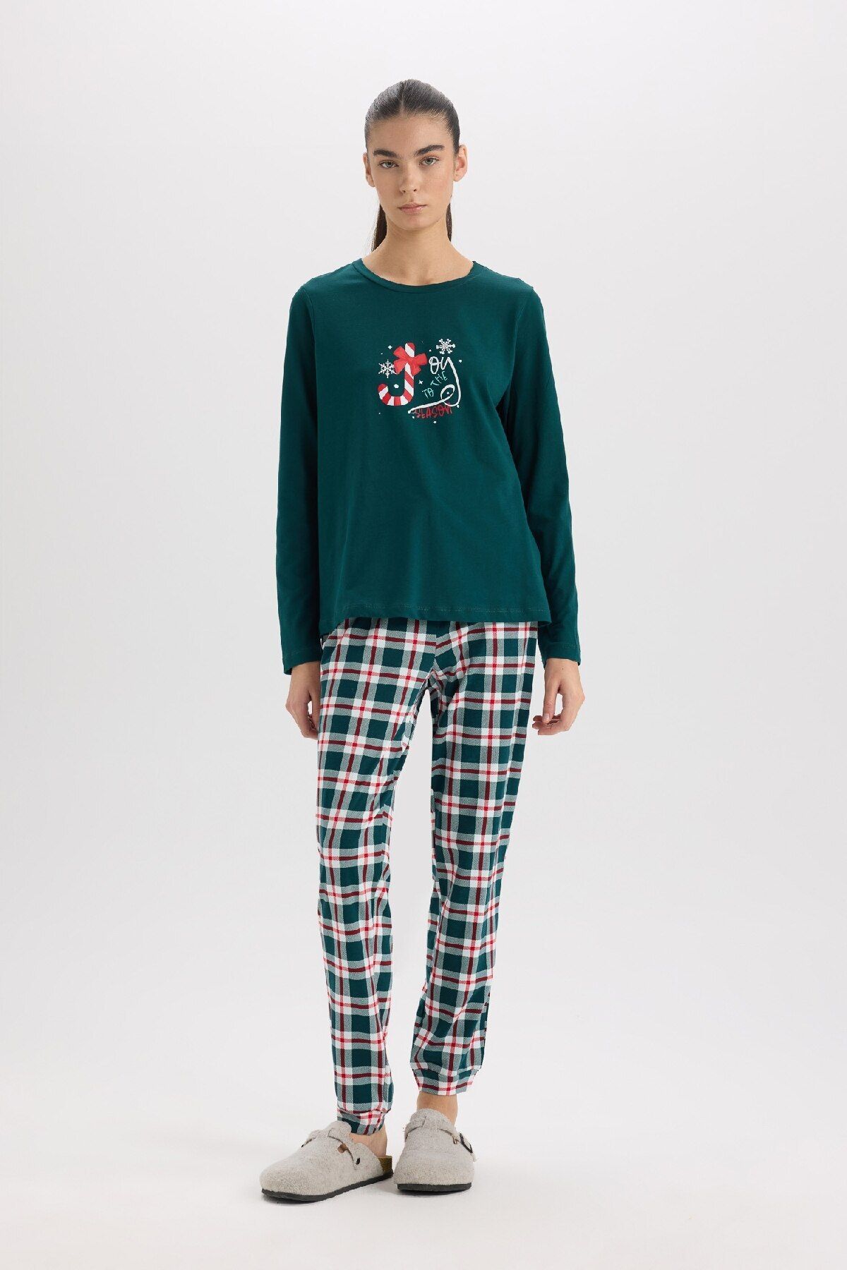 Defacto Fall In Love Pijama Takımı Regular Fit Uzun Kollu Üst Kareli Uzun Alt D2283ax24wn