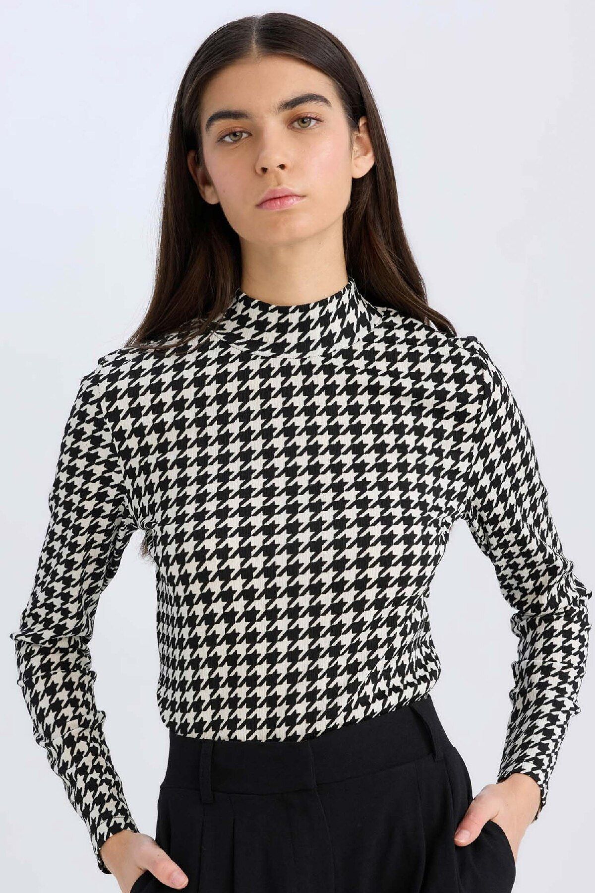 Defacto Slim Fit Dar Kesim Yarım Balıkçı Yaka Kazayağı Bürümcük Uzun Kollu Tişört D9498ax24wn