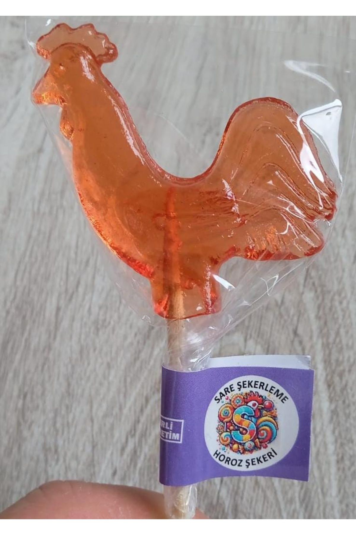 Sare Şekerleme Horoz Şekeri (40'LI) Kutu Kırmızı Renk Karışık Meyve Aromalı Ahşap Saplı (12 GR)