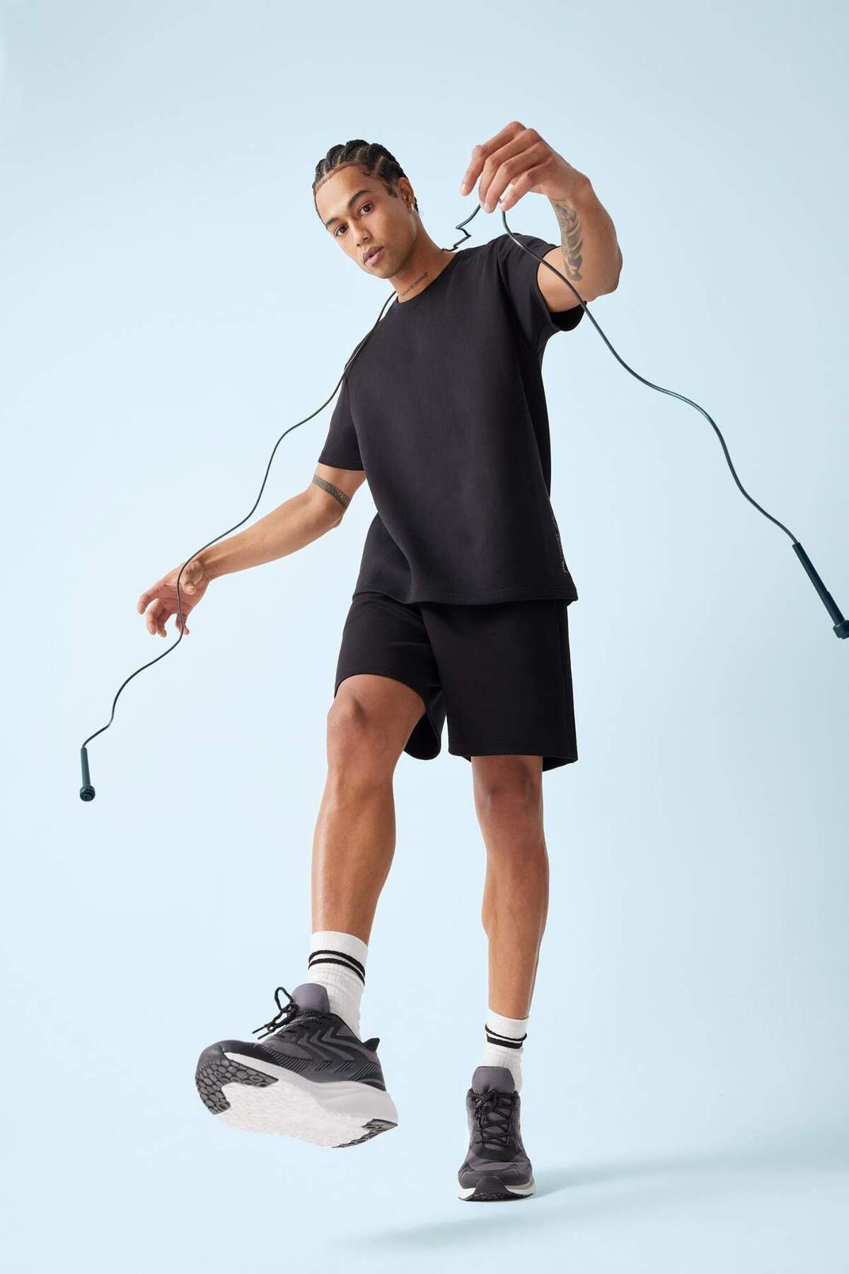 Defacto DeFactoFit Standart Fit Sporcu Kısa Paça Şort D9311AX25SP