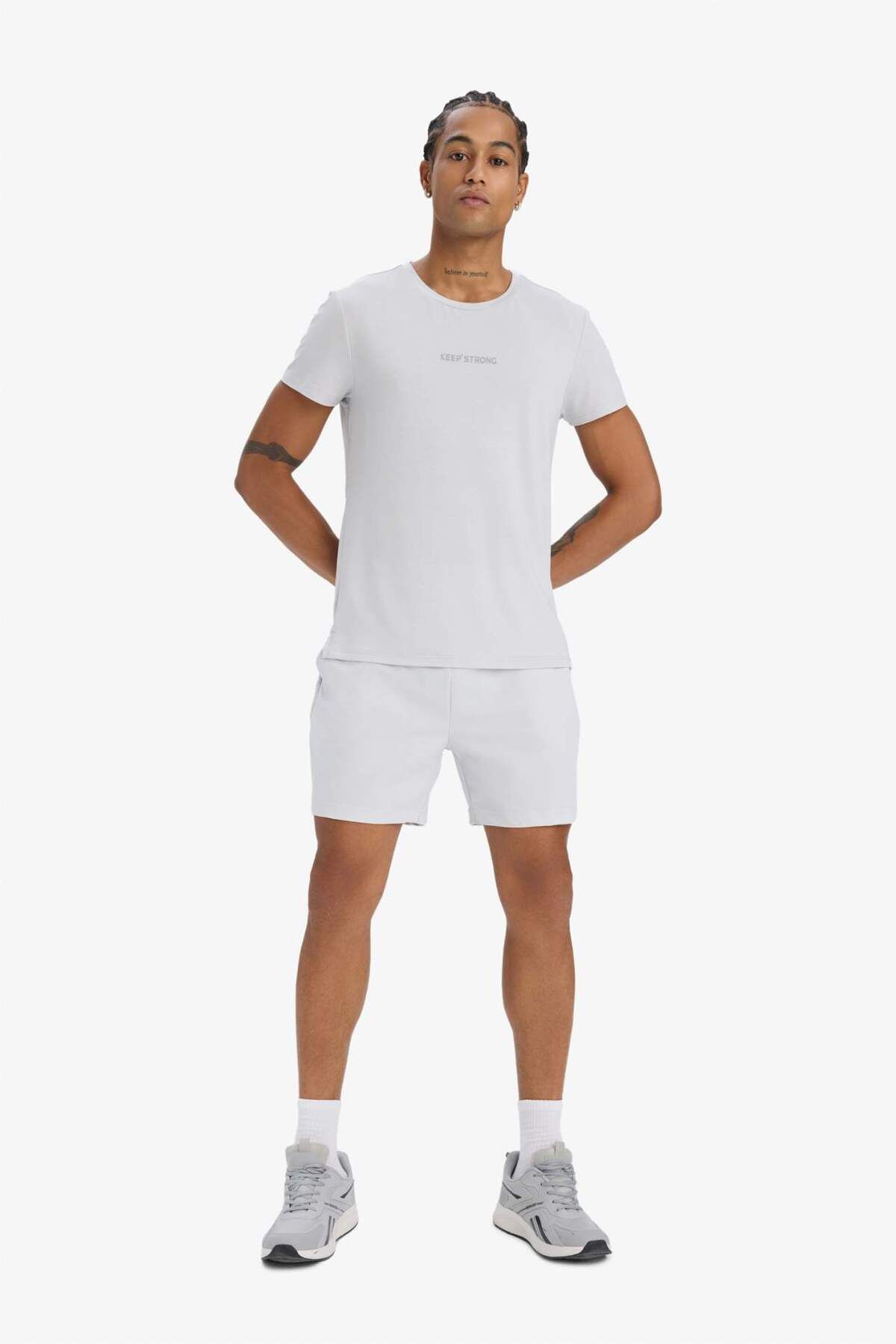 Defacto DeFactoFit Standart Fit Sporcu Kısa Paça Şort E2438AX25SM