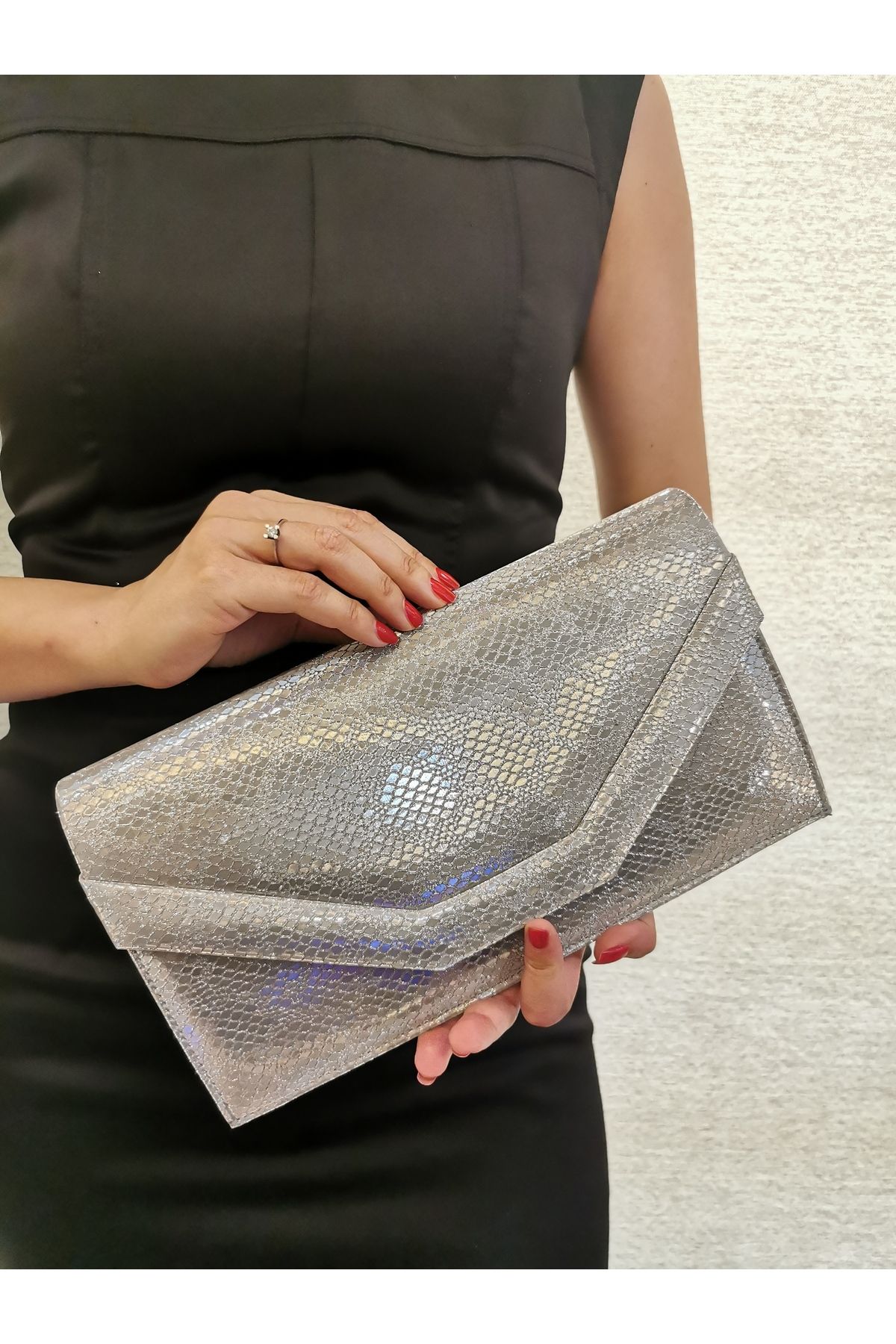 MODA BEEGİ KADIN YILAN DERİ GÖRÜNTÜLÜ PLATİN ABİYE CLUTCH GECE ZİNCİRLİ  DÜĞÜN ÇANTASI