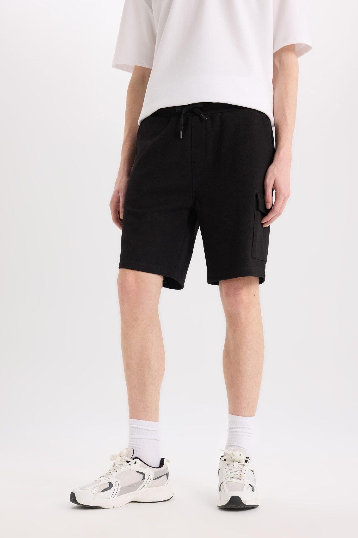 Defacto Regular Fit Düz Paça Kargo Cepli Basic Düz Şort B8796AX25SM