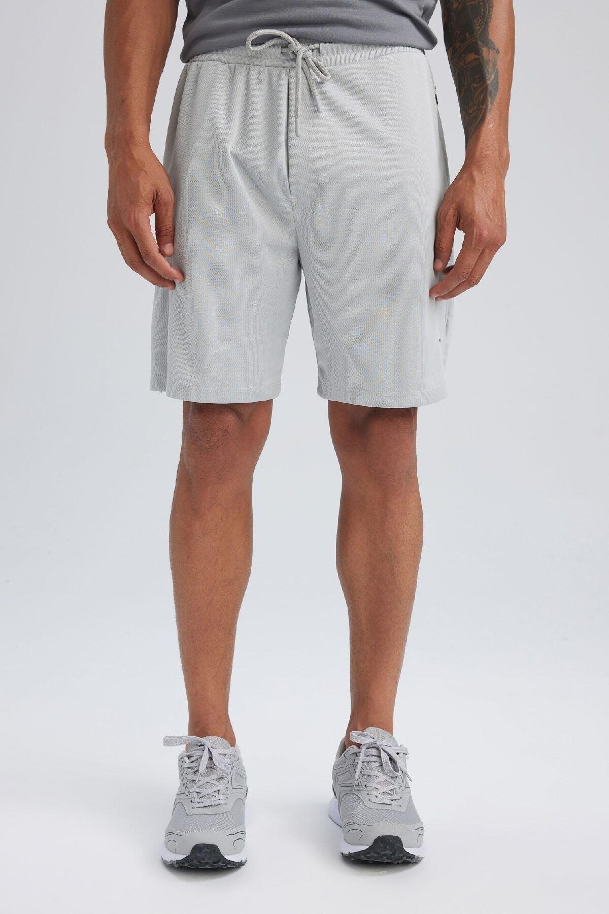 Defacto Fit Slim Fit Dar Kesim Sporcu Standart Paça Şort V3030az23sp