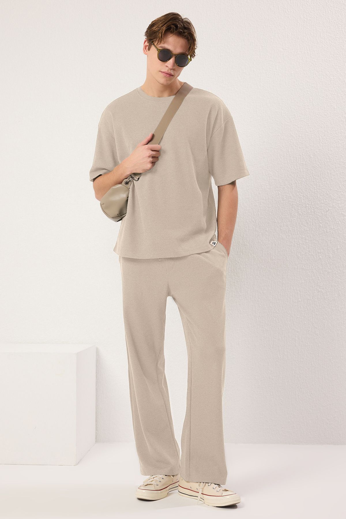 Trendyolmilla Man Bej Oversize/Geniş Kesim Dokulu Eşofman Takımı TMNSS25EM00010