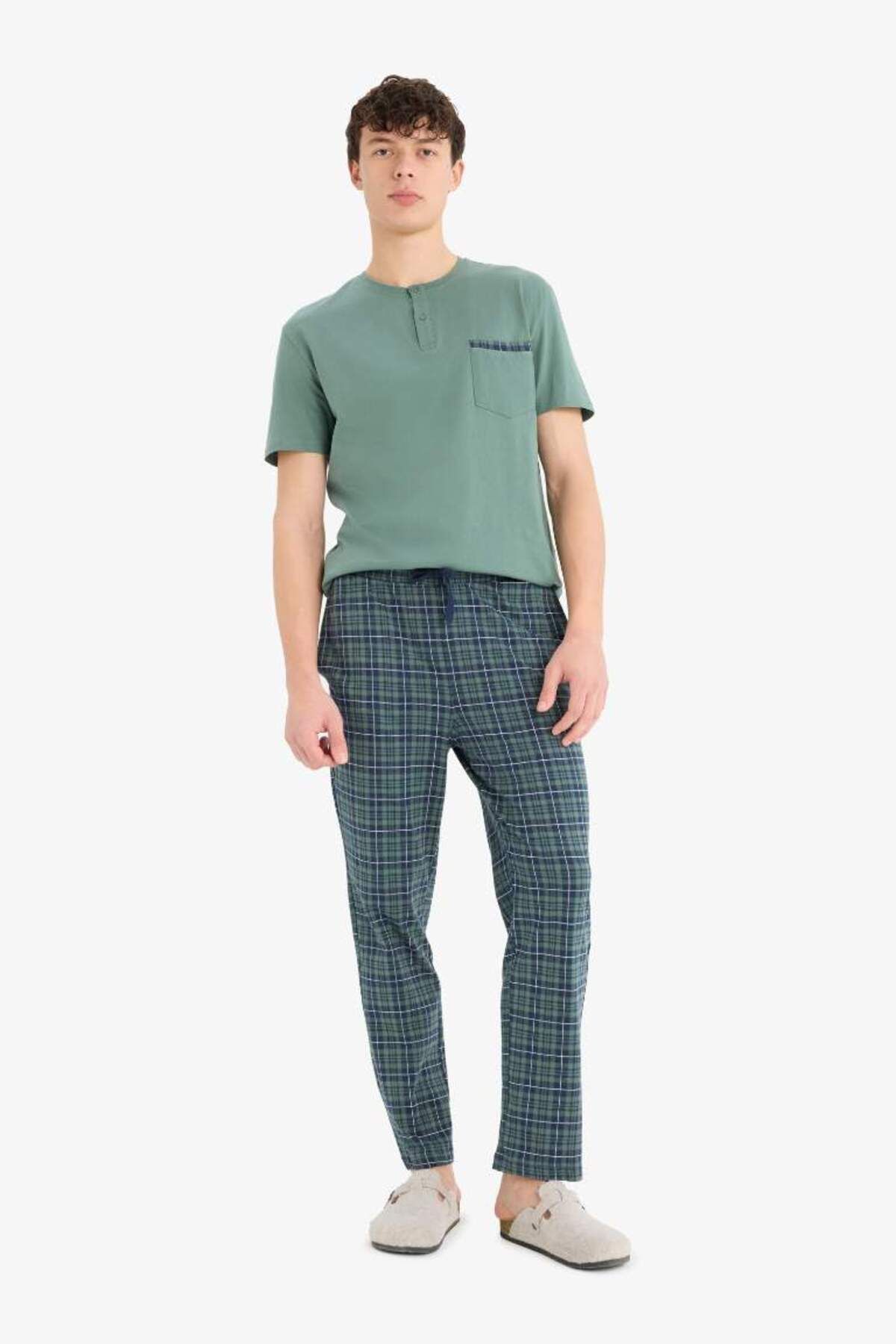Defacto Yeni Sezon Regular Fit Pijama Takımı Kısa Kollu Üst Kareli Uzun Alt