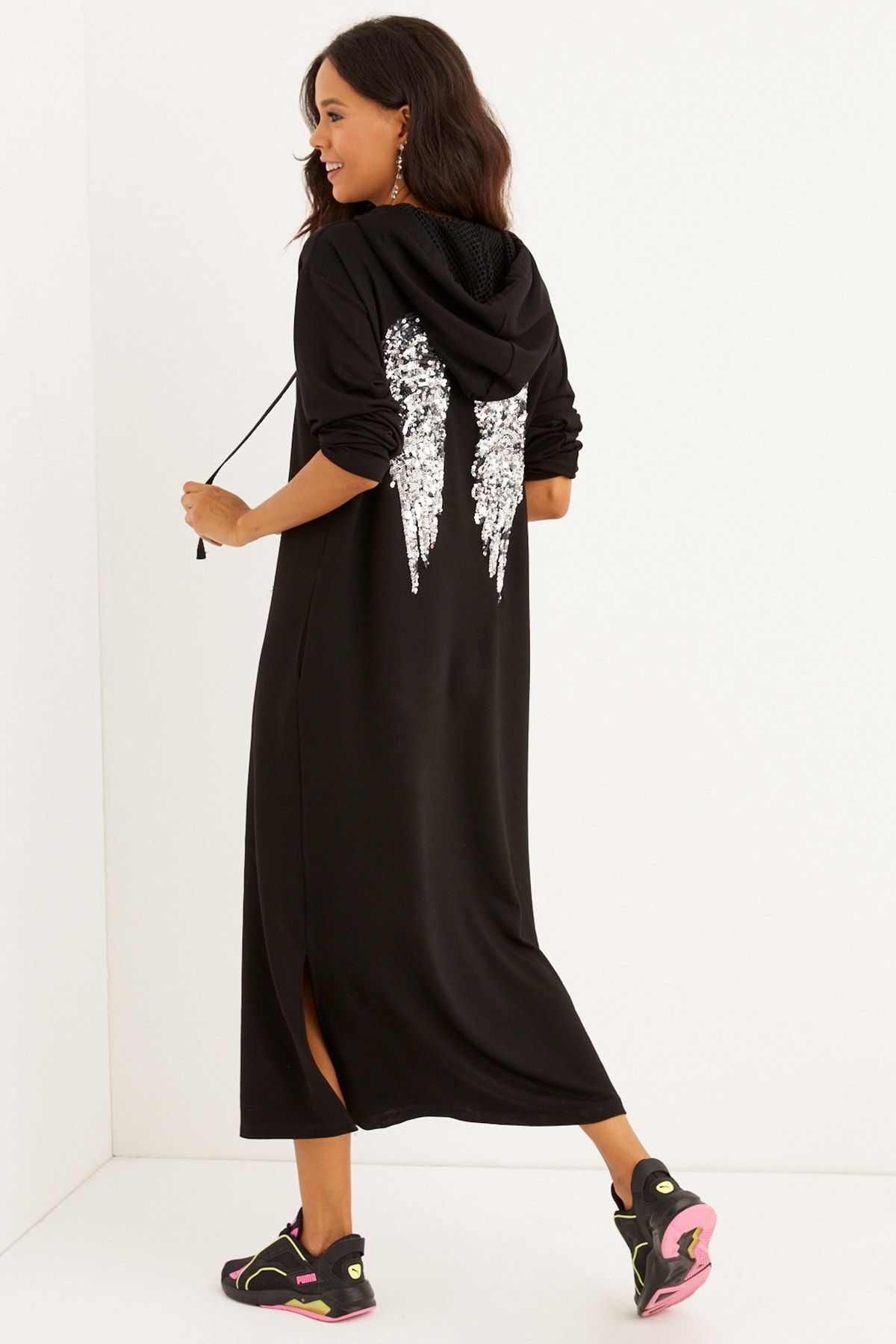 Cool & Sexy Kadın Siyah Sırtı Nakışlı Kapüşonlu Maxi Elbise BK1256