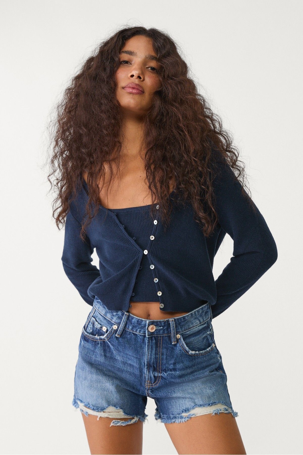 Stradivarius D75 Distressed denim şort