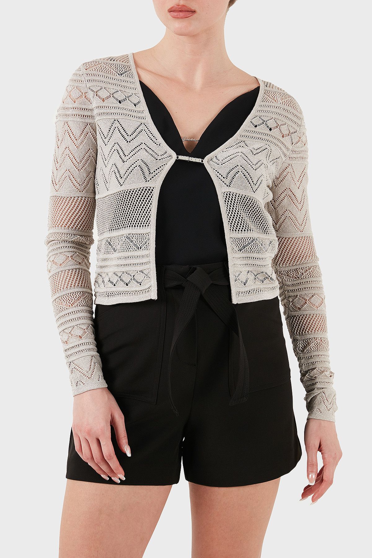 Guess Nellie Ajurlu Regular Fit V Yaka Simli Kısa Hırka W5GR15Z3E22 HIRKA W5GR15 Z3E22 F97H