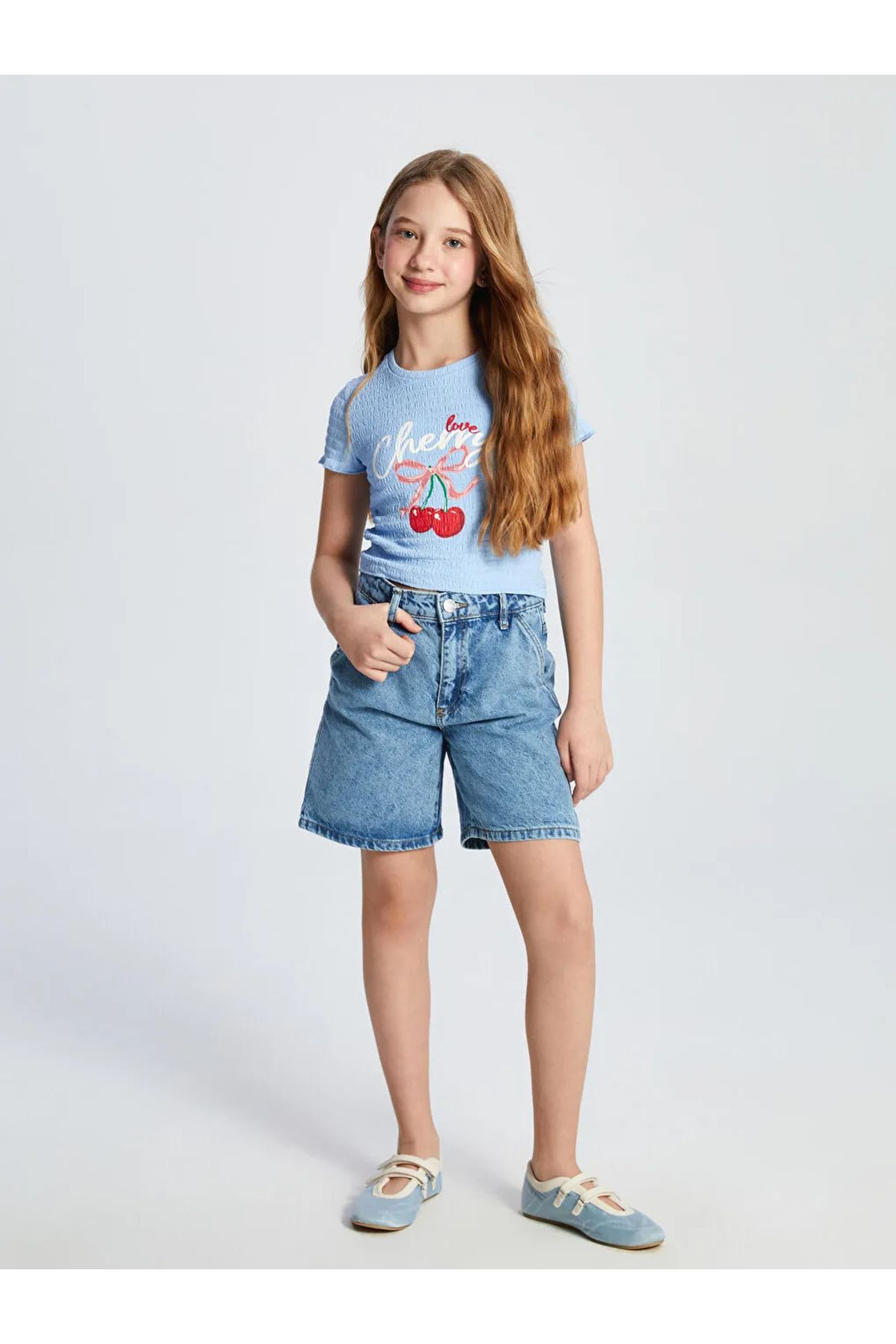 LC Waikiki LCW Kids Mavi Beli Ayarlanabilir Lastikli Kız Çocuk Jean Şort