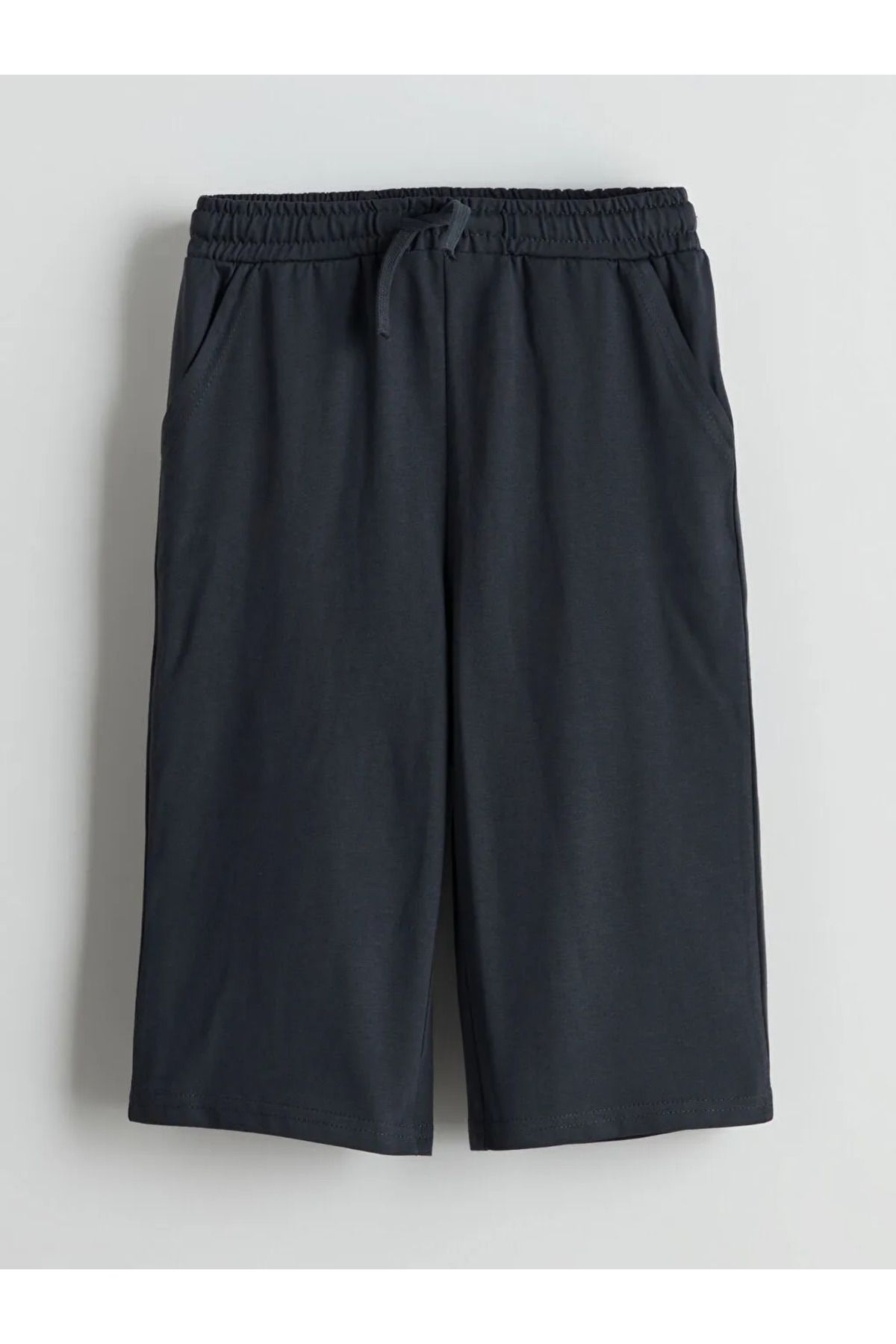 LC Waikiki LCW Kids Siyah Beli Lastikli Erkek Çocuk Şort
