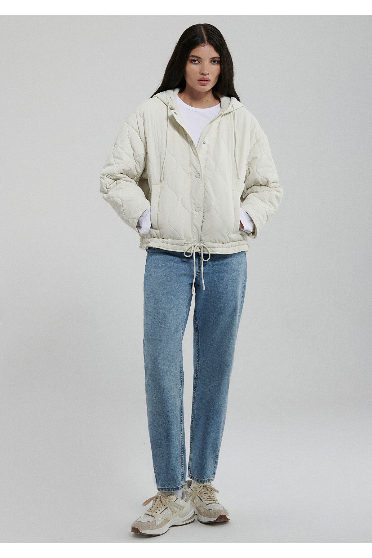 Mavi Kapitone Beli Bağcıklı Beyaz Ceket Oversize / Geniş Kesim 1110323-86412