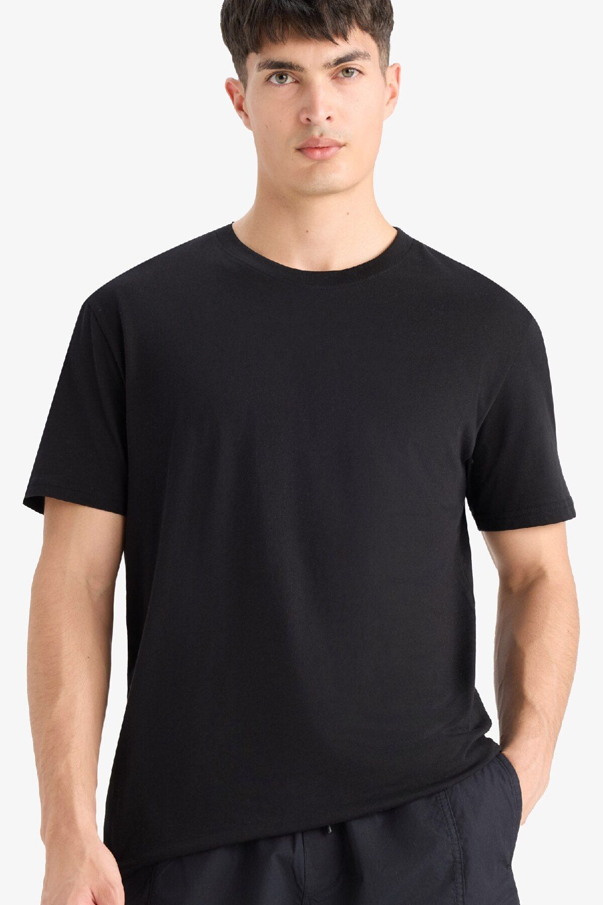 Defacto %100 Pamuk New Regular Fit Bisiklet Yaka Basic Düz Kısa Kollu Tişört V7699az25sp
