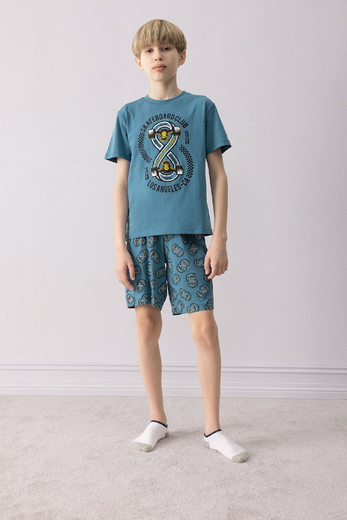 Defacto Erkek Çocuk Pijama Takımı Baskılı Kısa Kollu Üst Desenli Şort D9989a825sm