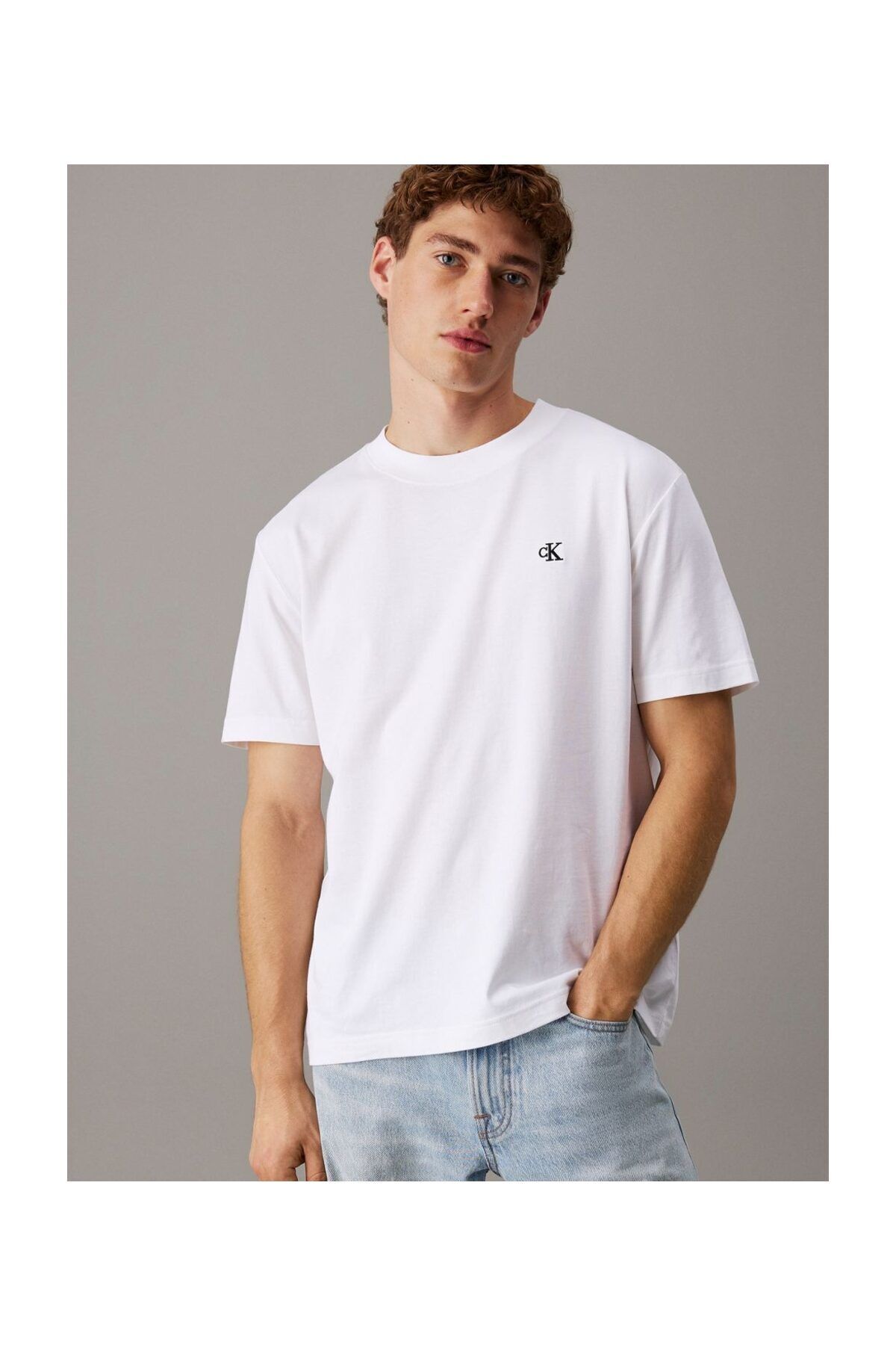 Calvin Klein SERIF FONT GRAPHIC TEE