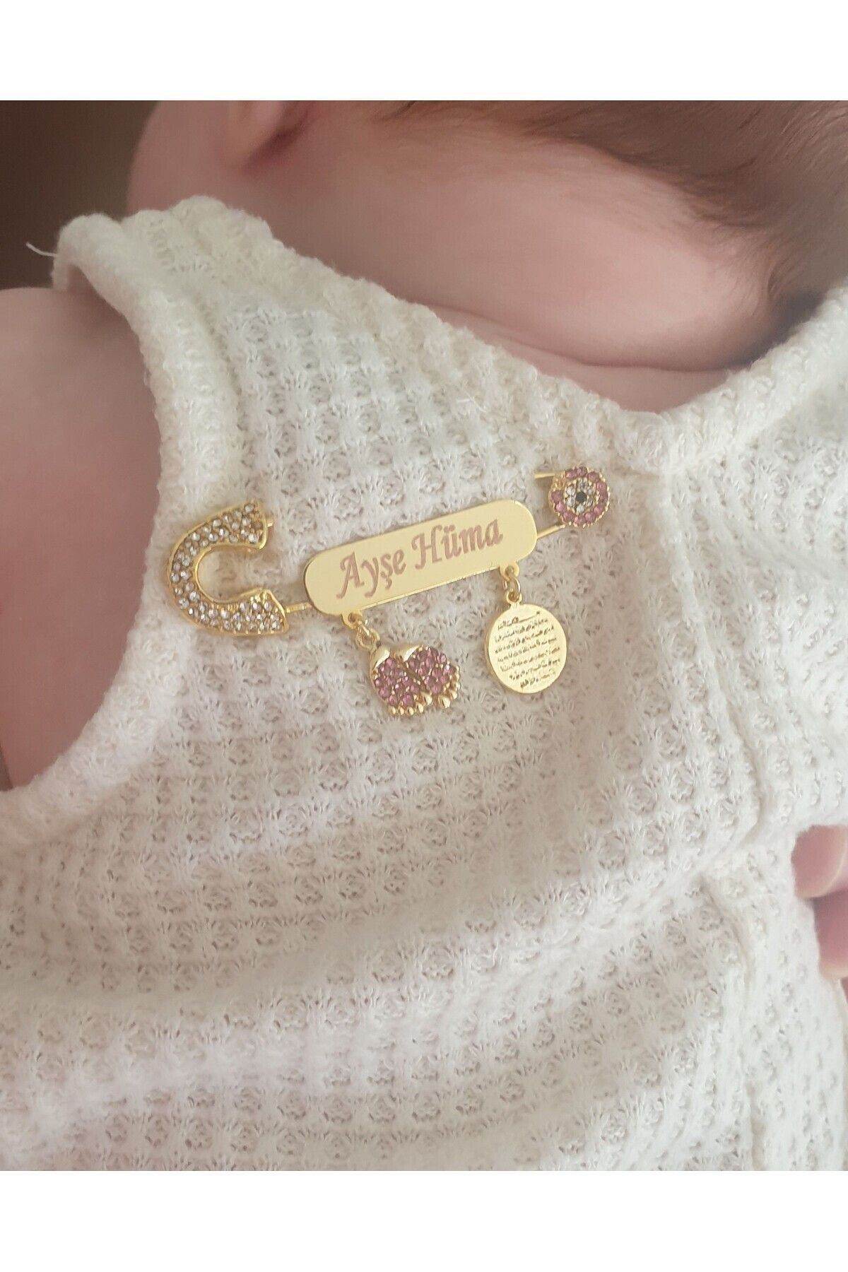Sahi Aksesuar Kaplama Isimli Pembe Zirkon Taşlı Kız Bebek Yaka Iğnesi 5 Cm Tybkı031