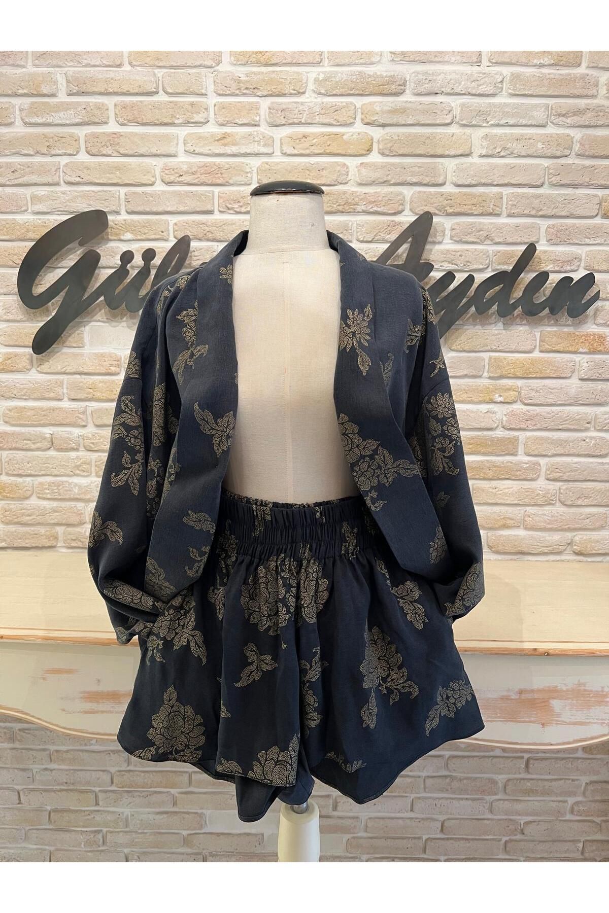 GÜLŞEN AYDIN ÇİÇEK DESENLİ ŞORT