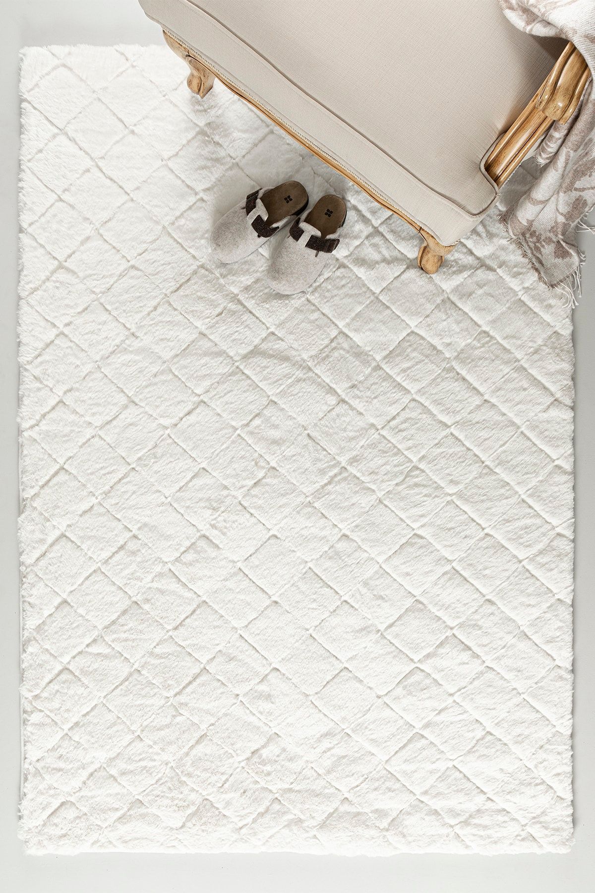 English Home Rabbit Polyester Kaydırmaz Taban Post Halı 120x180 Cm Beyaz