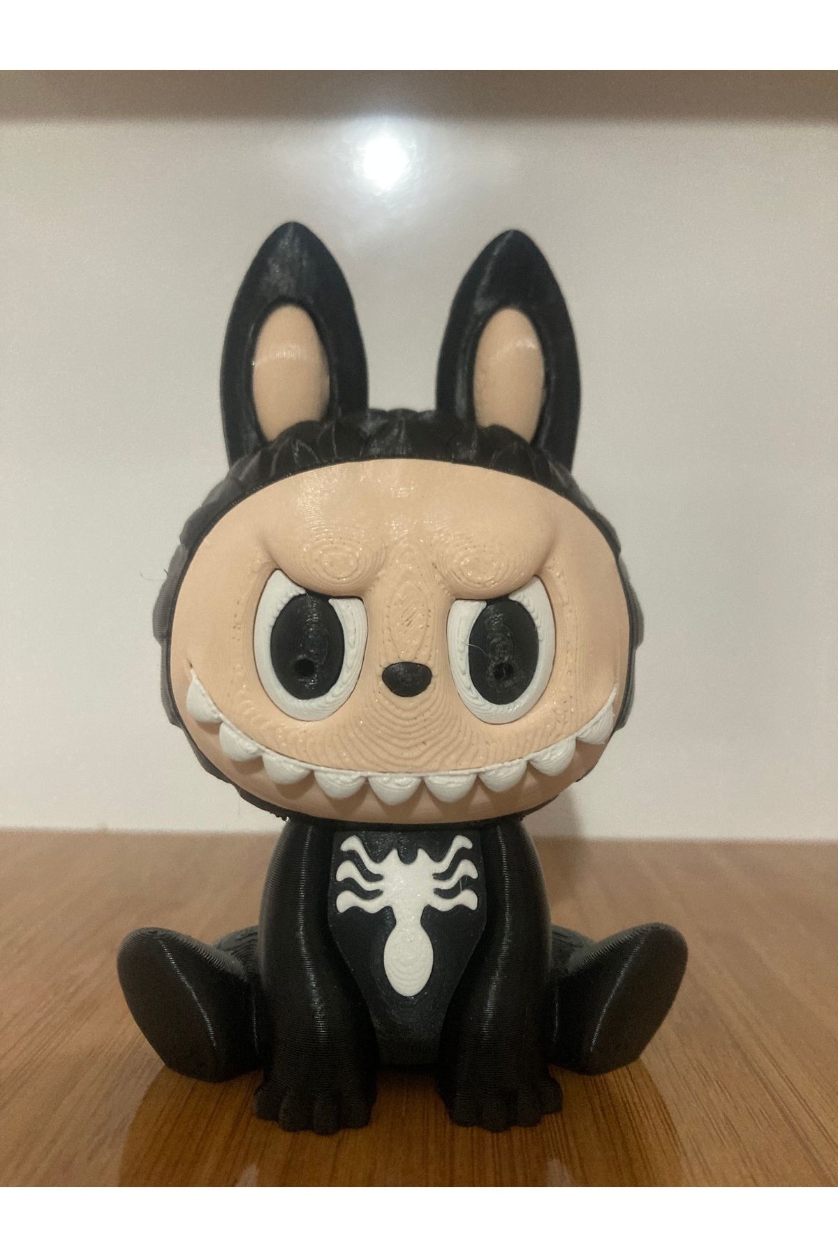 Aslan Labubu venom oturan modeli
