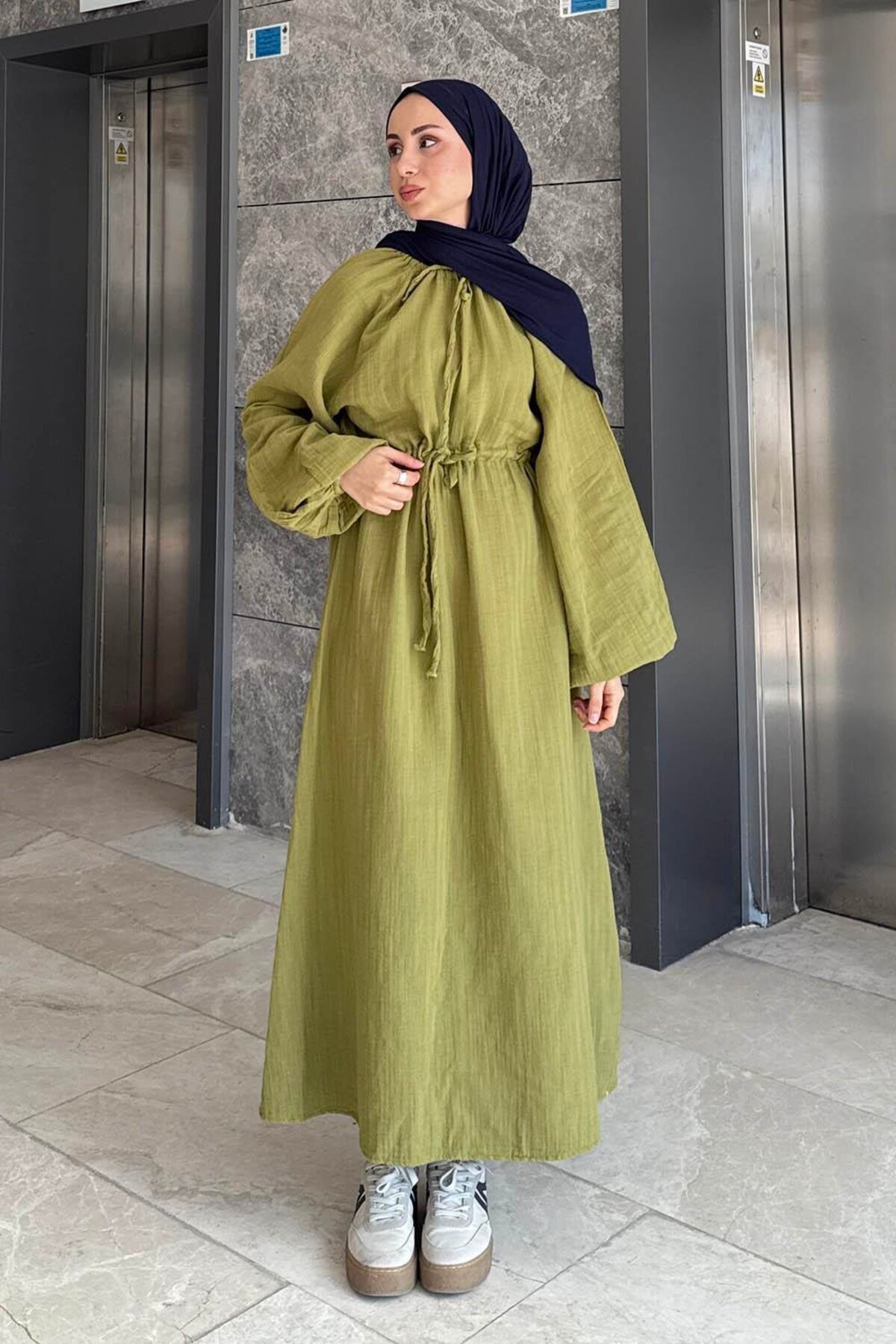 Lamelif Balon Kol Bağlamalı Tesettür Elbise Yağ Yeşili | Moda ve Konfor İçin