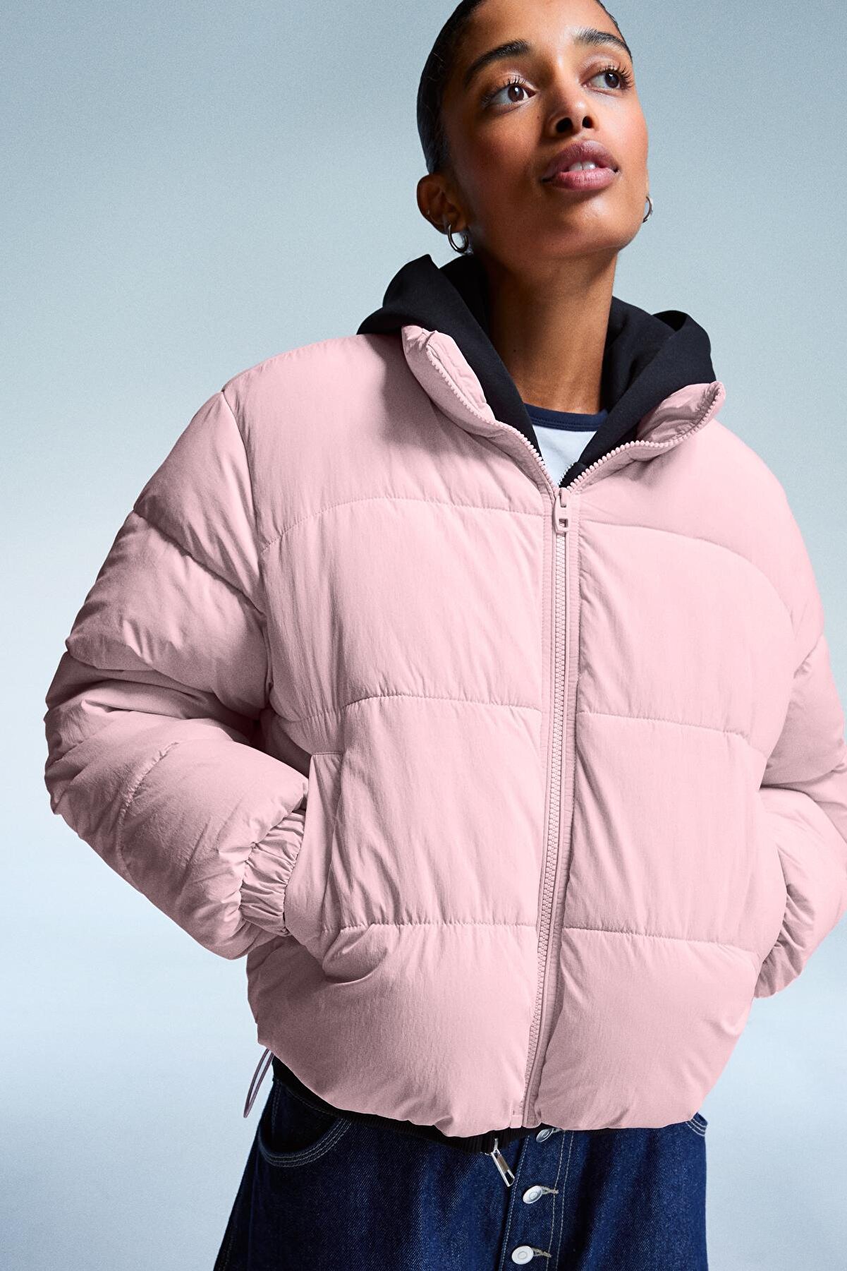 Bershka Şişme Mont: Stilde ve Sıcaklıkta İdeal Çözüm