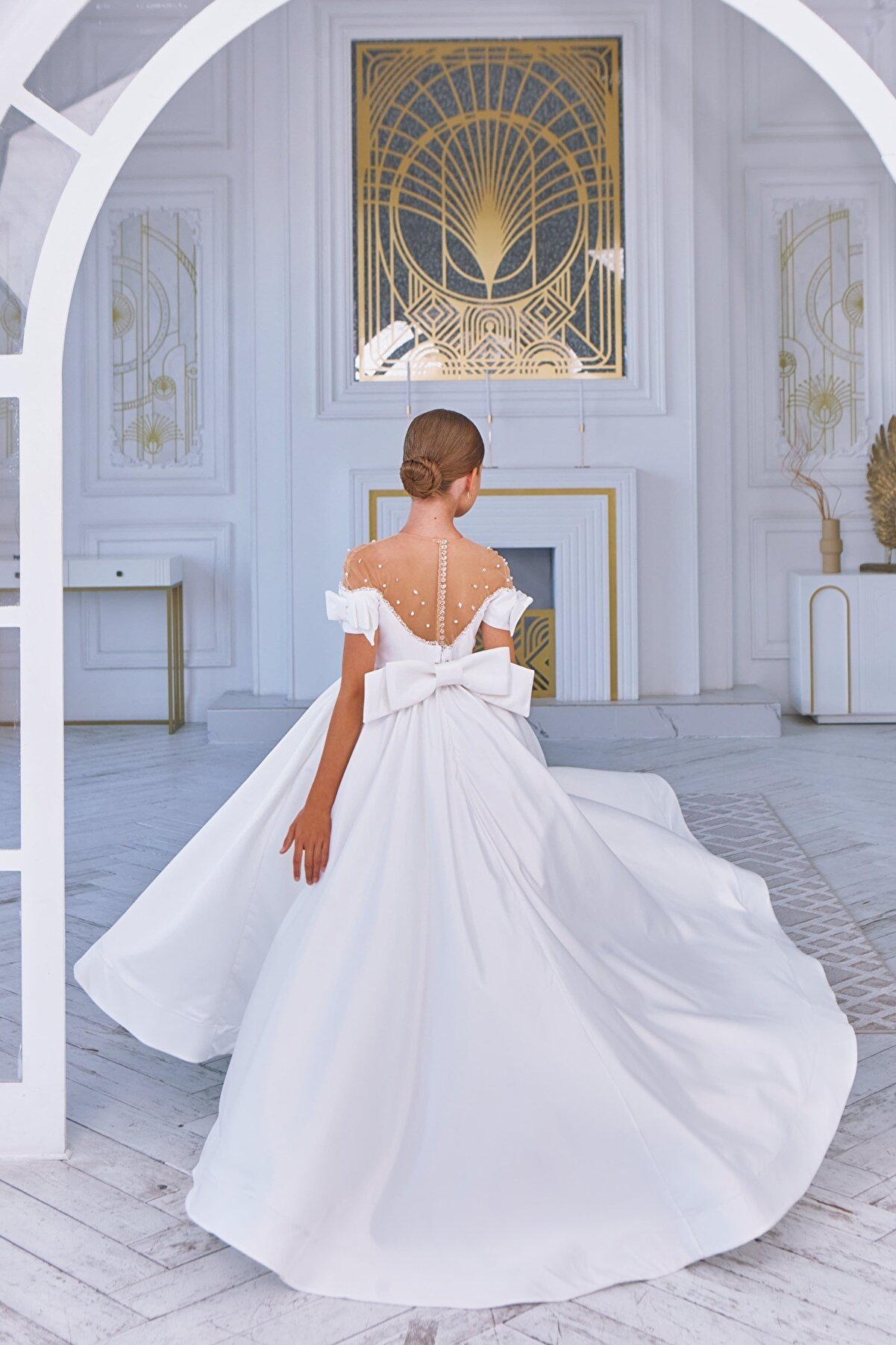 By Feyza Kız Çocuk Kabarık Abiye Elbise İnci Tüllü Kuyruklu Taşlı Saten Beyaz 7-14 Yaş