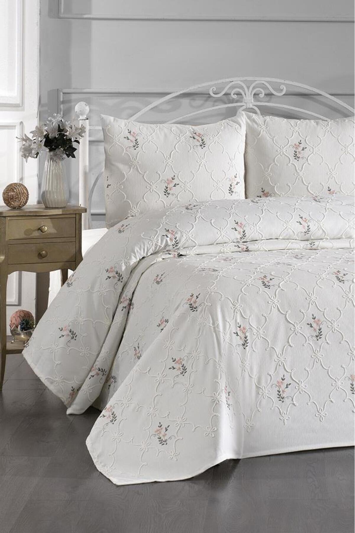 Çeyiz Diyarı Pinkrose Nakışlı Şönil 3 Parça Çift Kişilik Yatak Örtüsü Krem