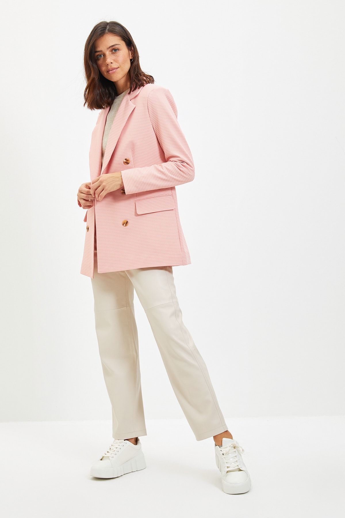 TRENDYOLMİLLA Pembe Düğme Detaylı Blazer Ceket TWOAW22CE0206