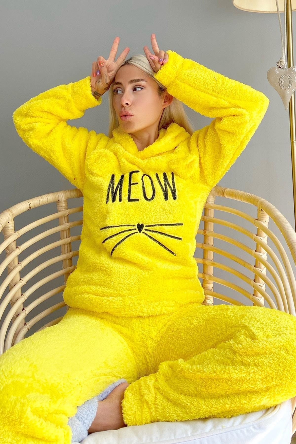 Pijamaevi Sarı Meow Desenli Tam Peluş Pijama Takımı