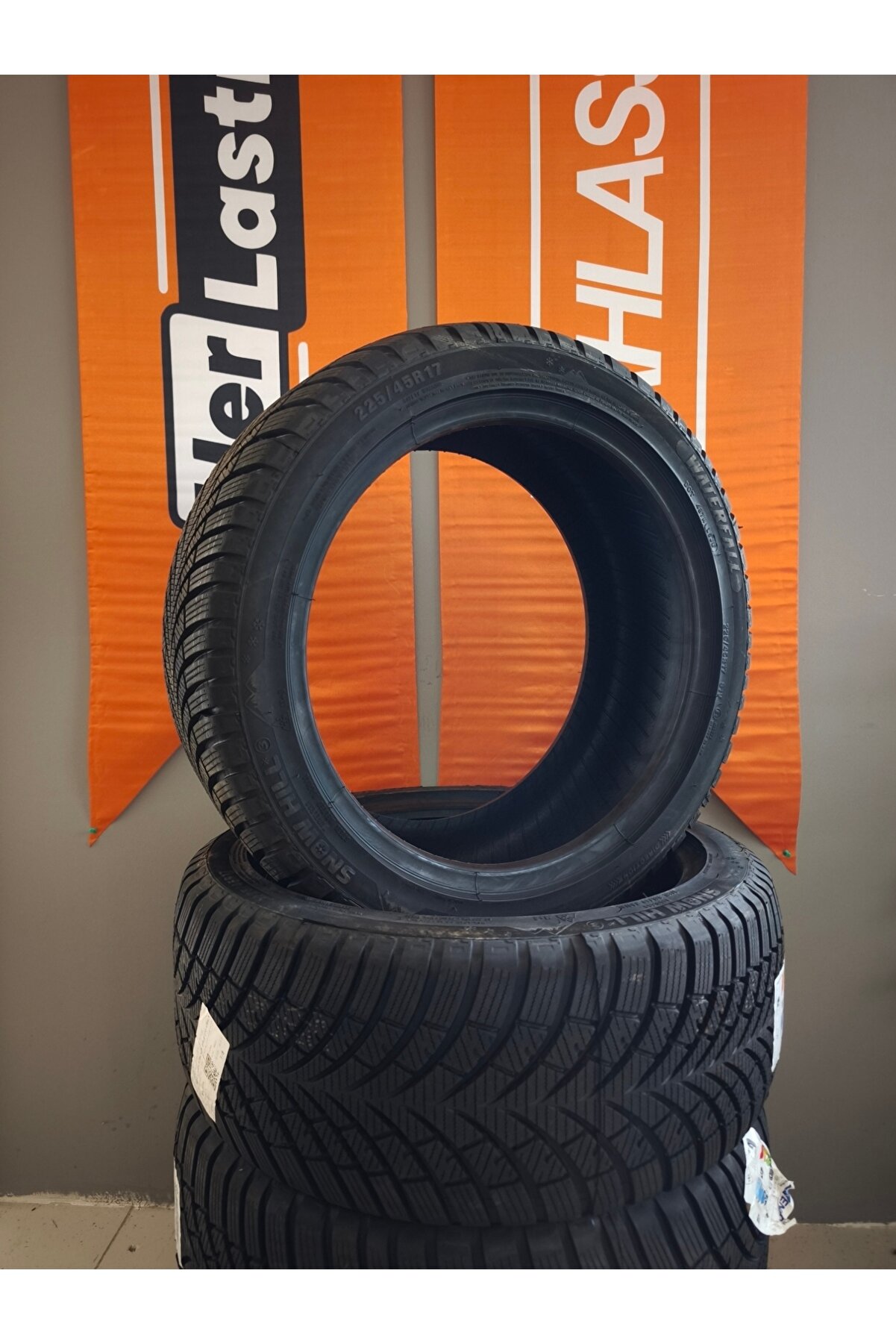 225/45R17 91 V SNOWHILL