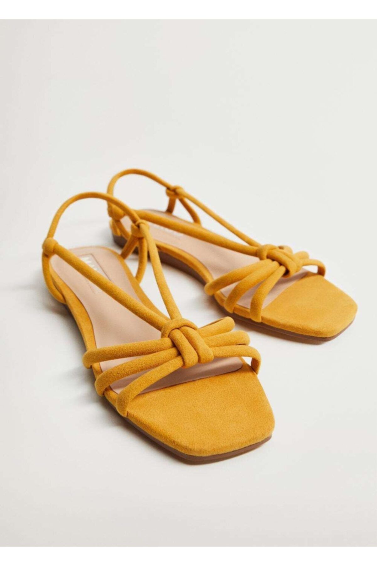 MANGO Kadın Hardal Rengi Çapraz Bantlı Sandalet
