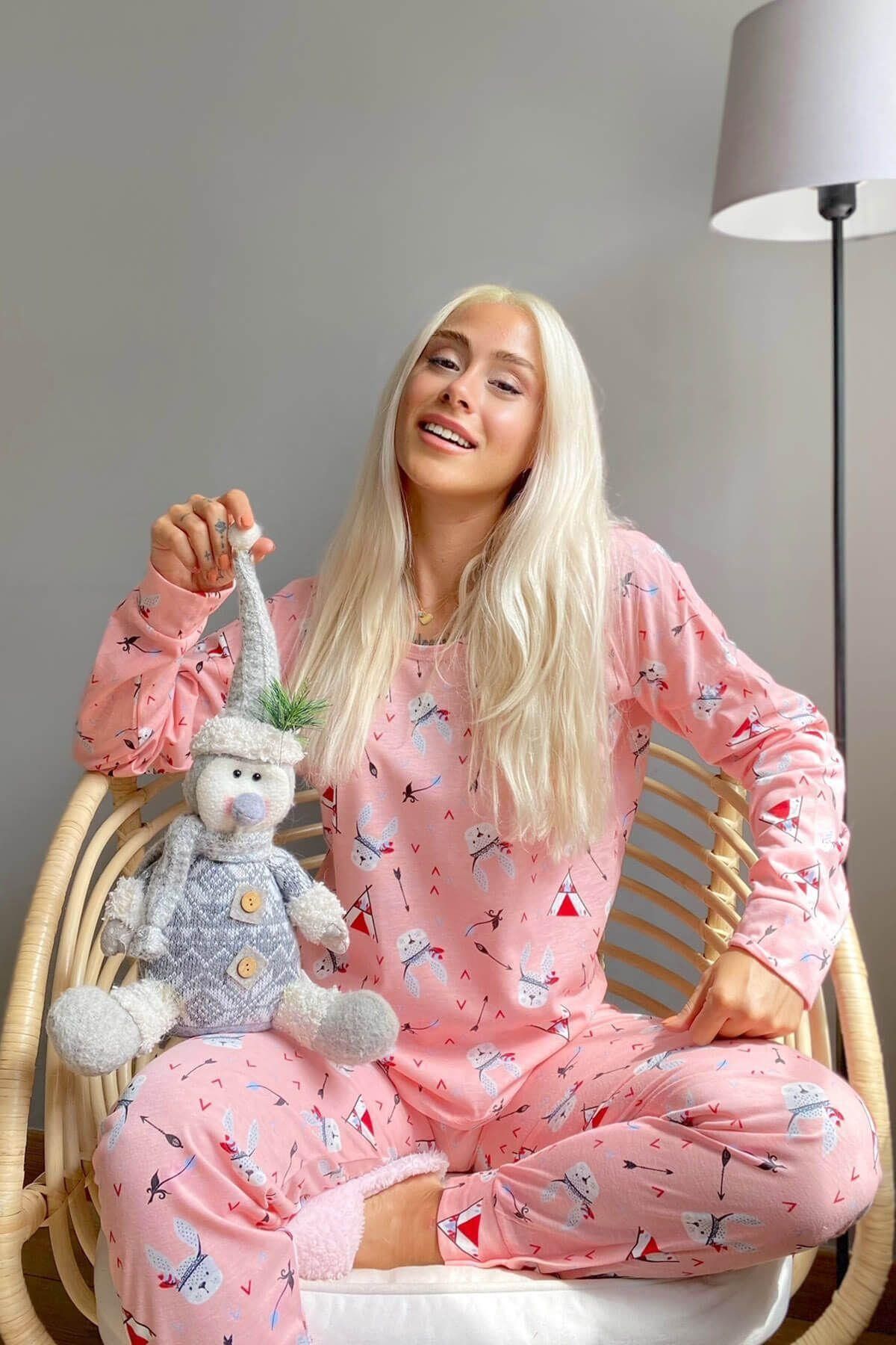 Pijamaevi Pembe Rabbit Arrow Baskılı Uzun Kol Kadın Pijama Takımı