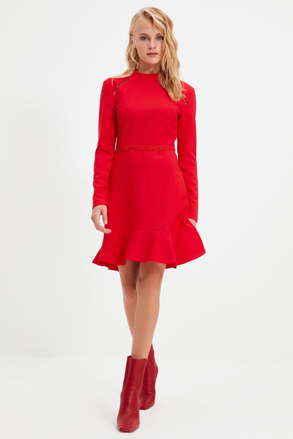 TRENDYOLMİLLA Kırmızı Dantel Detaylı Volanlı Dokuma Elbise  TWOAW21EL1892