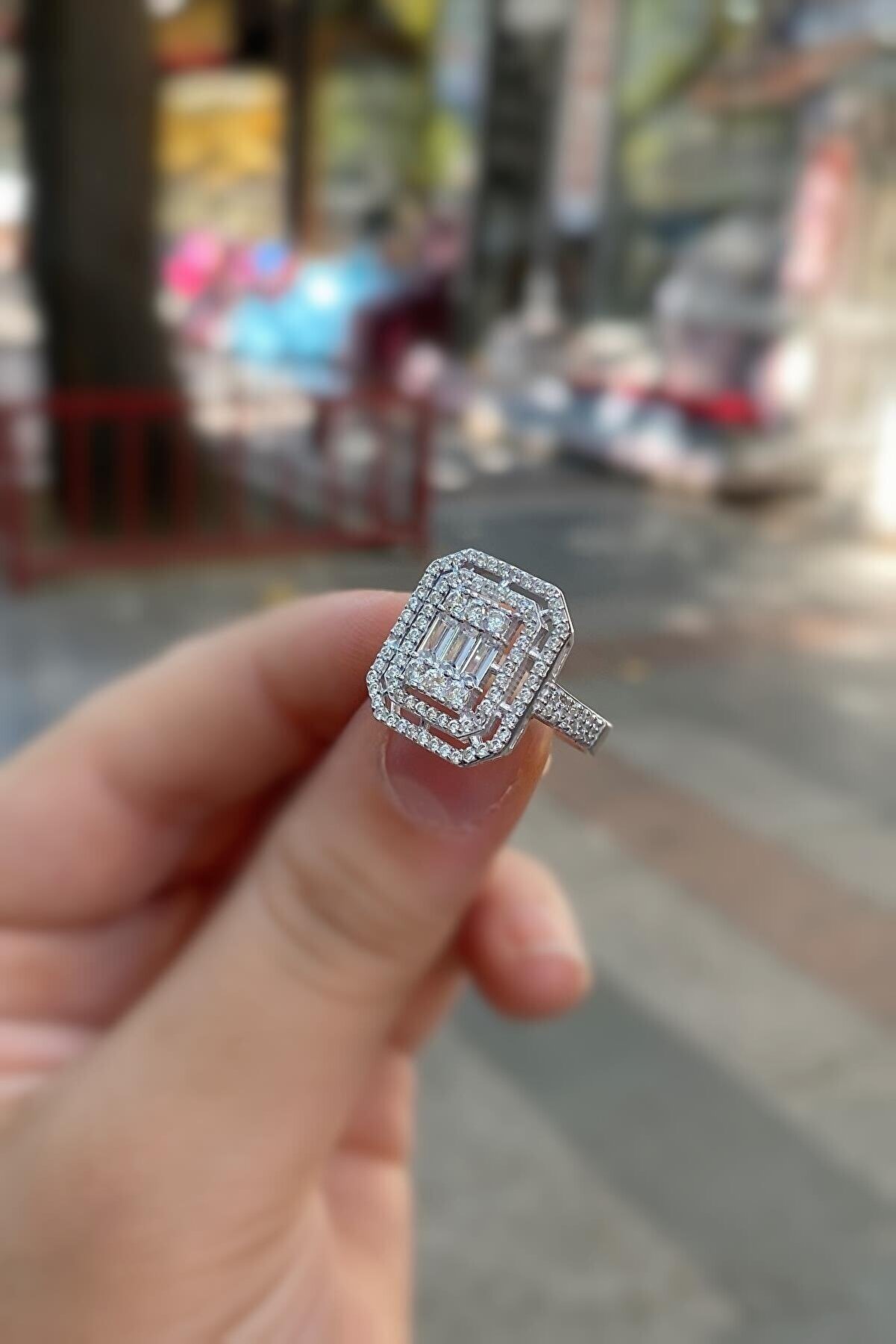 Erer Gümüş Baget Taşlı Yüzük - Elegant ve Unik Tasarım