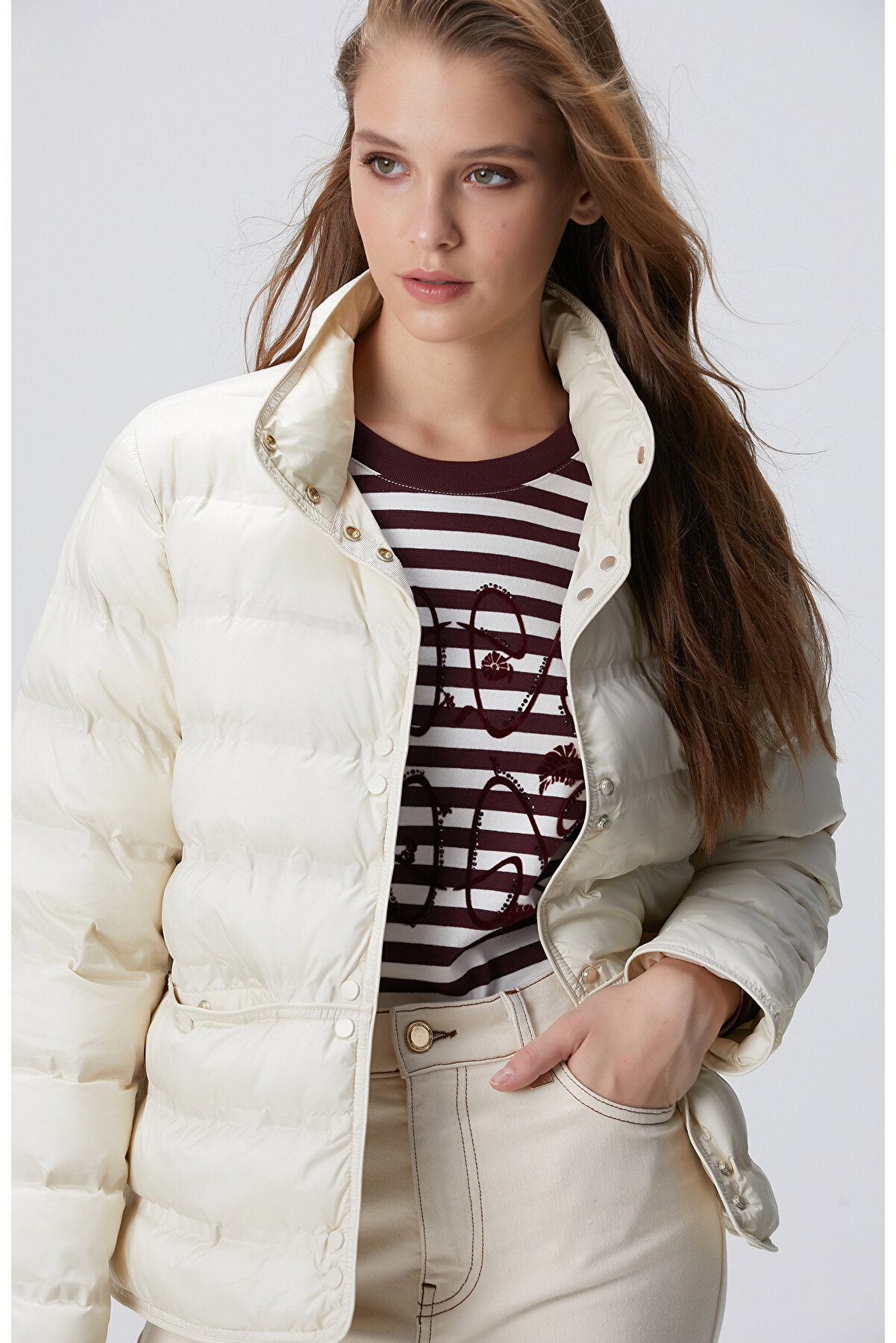 Network Kırık Beyaz Mont - Şık ve Modern Dış Giyim Çözümünüz