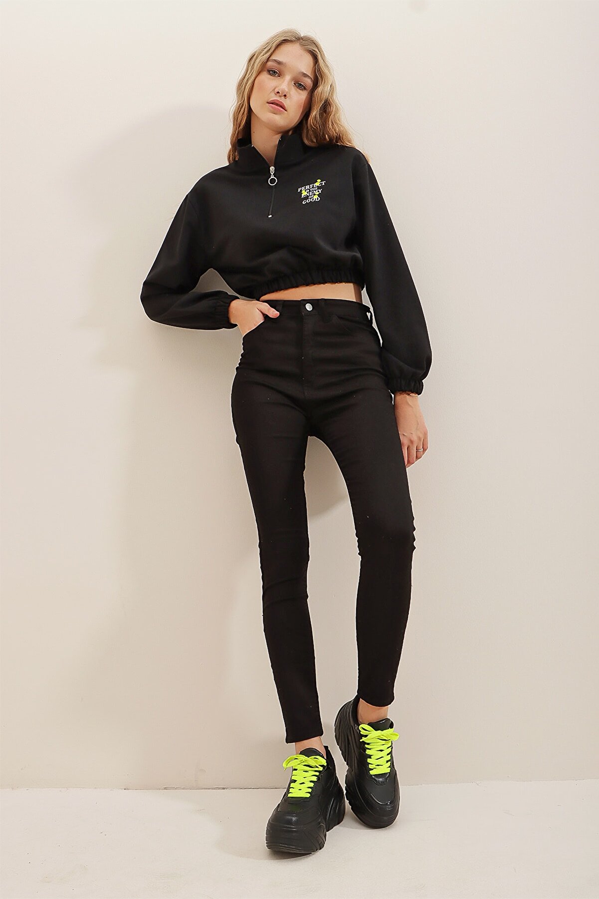 Trend Alaçatı Stili Kadın Siyah Yüksek Bel Likralı Beş Cepli Clasic Skinny Jean ALC-X7224
