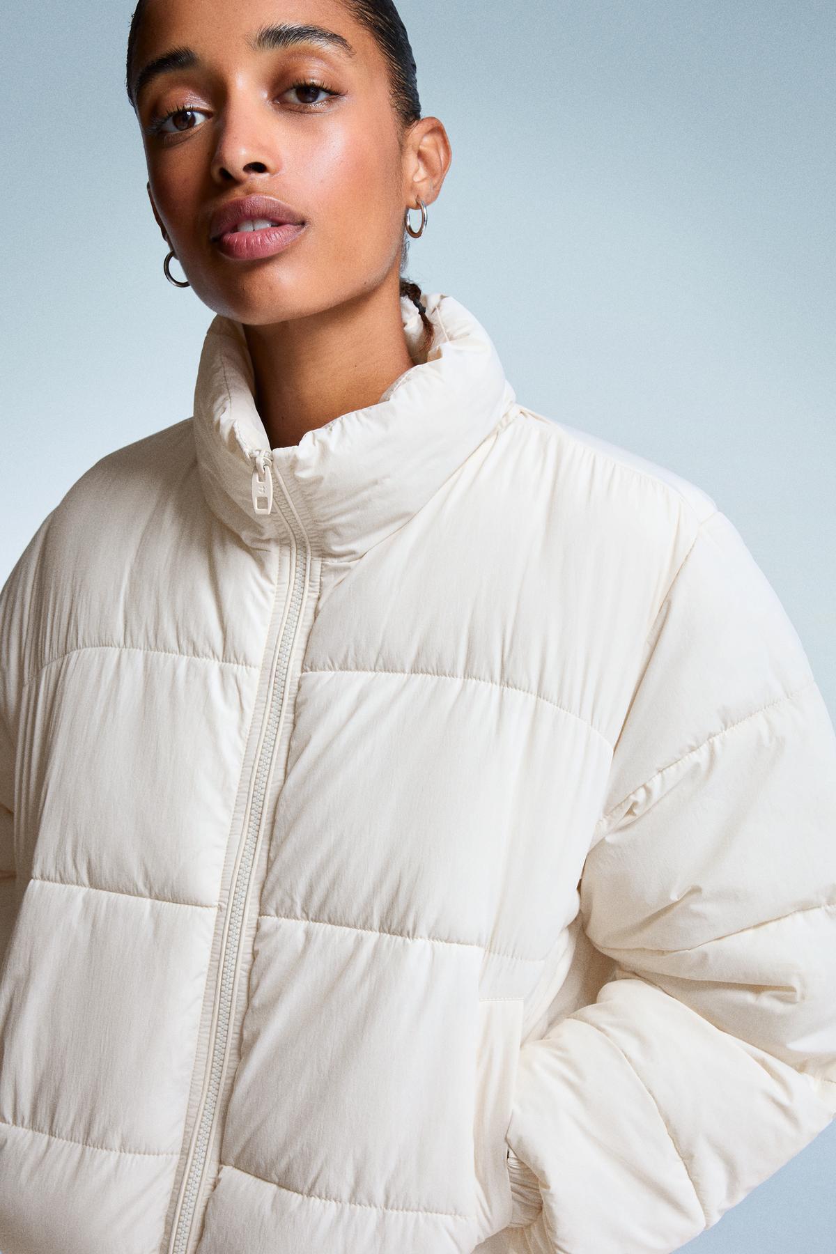 Bershka Şişme Mont: Stilde ve Sıcaklıkta Rakip Olunmayan Tercih