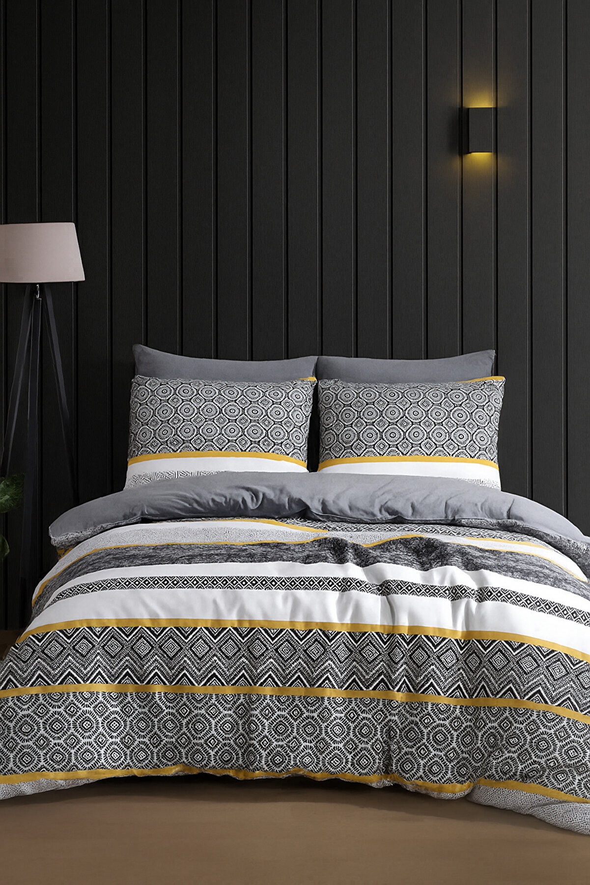 Conzaliza Çift Kişilik Lastikli Çarşaflı Nevresim Takımı - Premium Uygulamalı