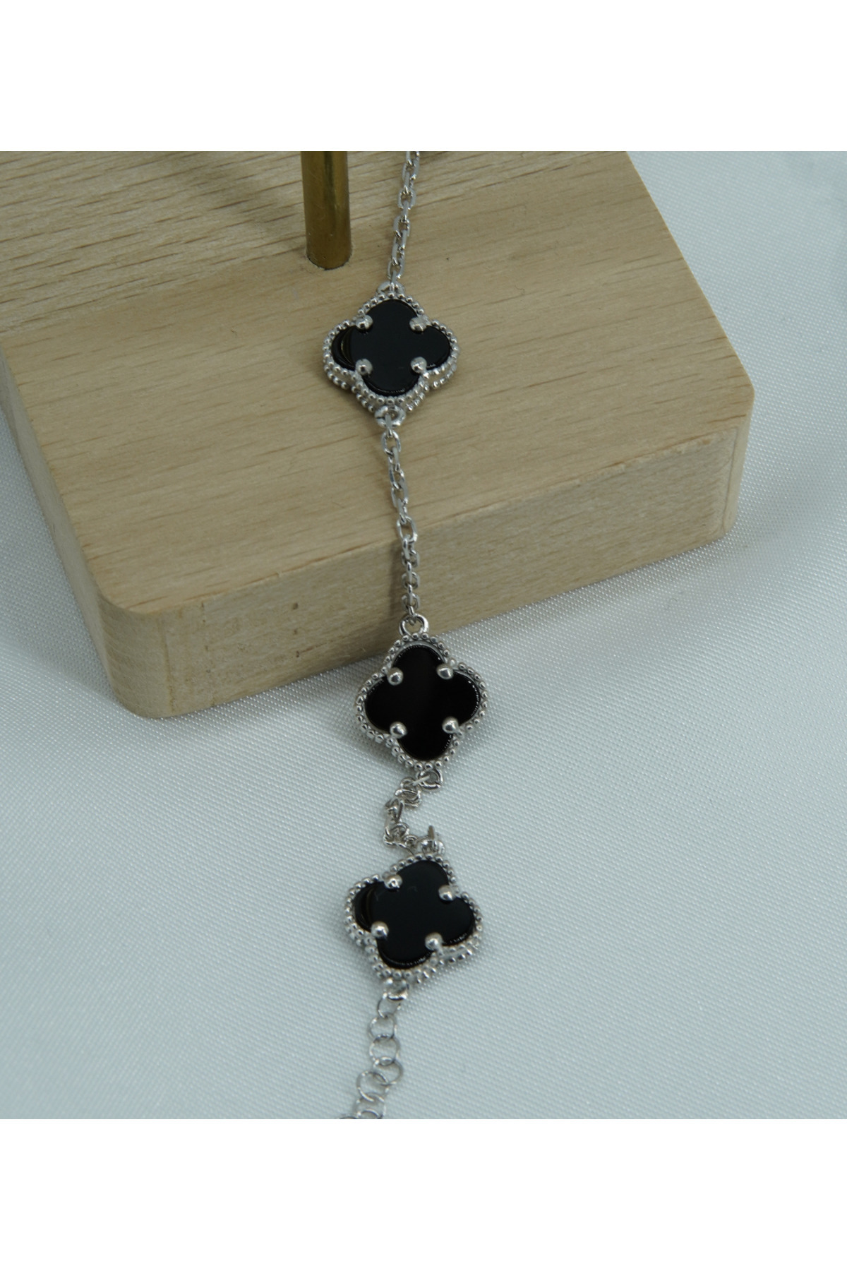 Amora Perla Jewelry: Elegant White Flower Sterling Silver Bracelet