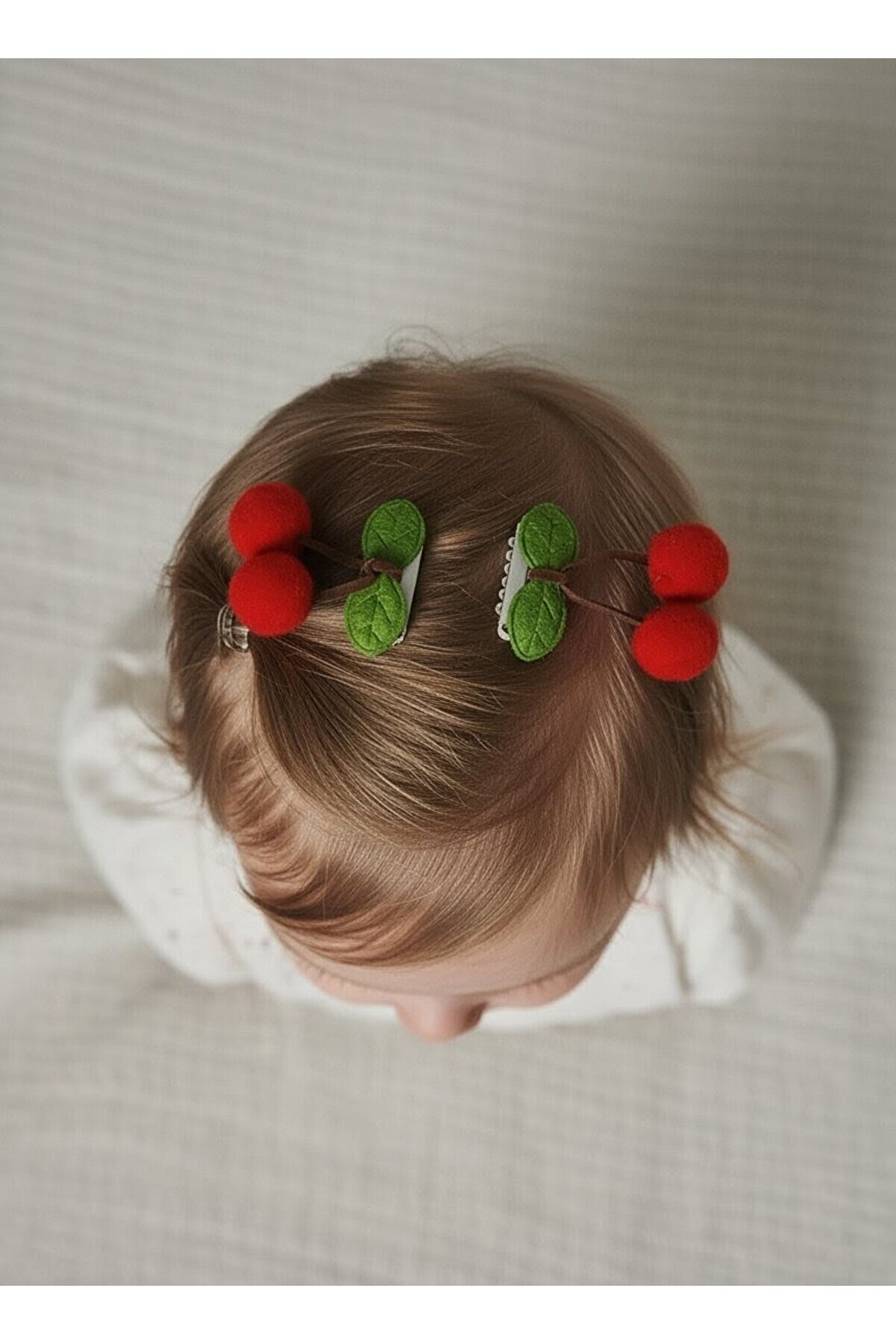 Toka Delisi Saçsız Bebek Tokası Yılbaşı İkili Kiraz Figürlü Kırmızı Yeşil ₺180.60