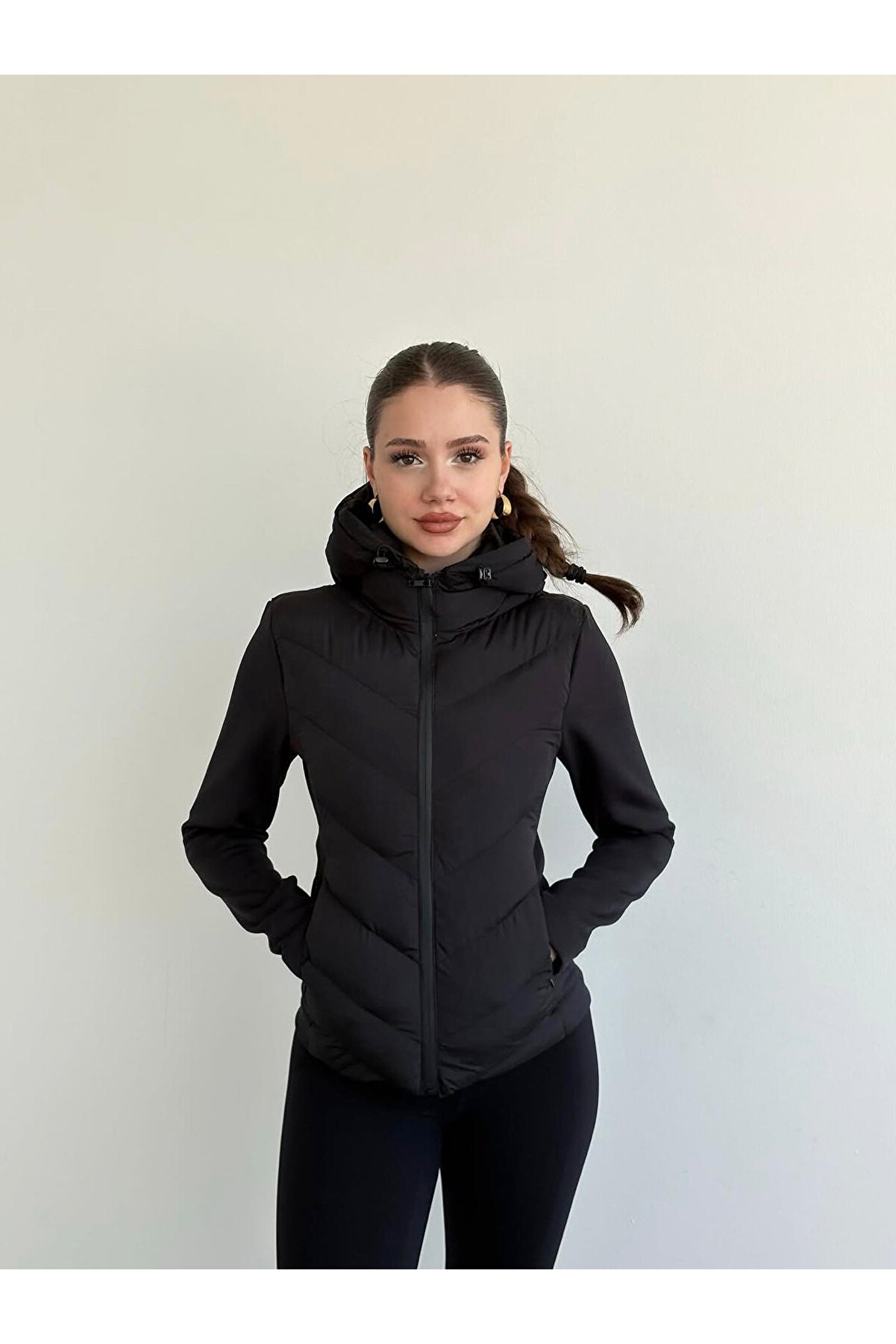 Lux Vestimenta Siyah Kapüşonlu Şişme Mont Kışlık Slim Fit Rüzgar Geçirmez Fermuarlı Kadın Mont