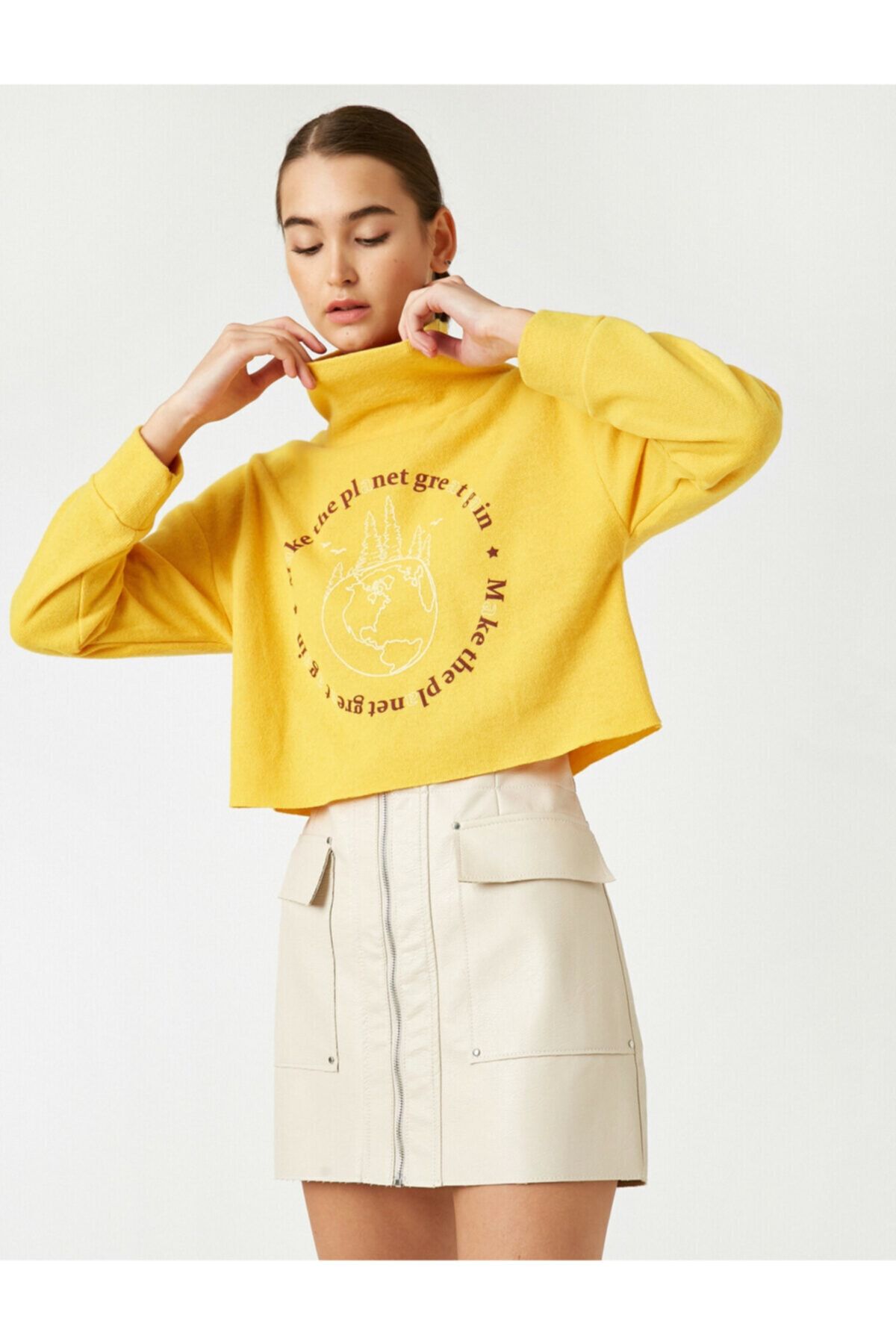 Koton Kadın Sarı Sal Yaka Yazılı Baskılı Crop Sweatshirt