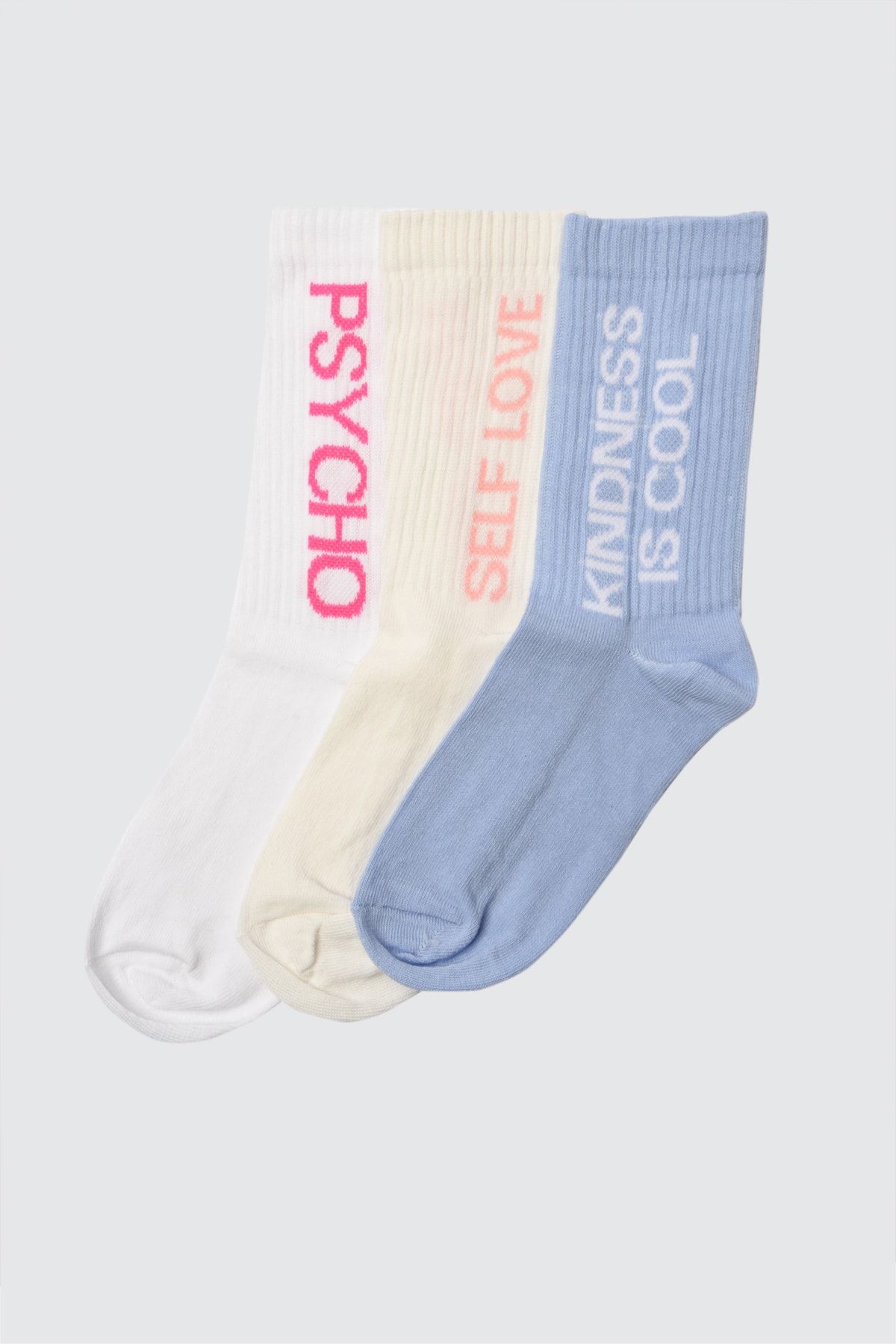 TRENDYOLMİLLA Çok Renkli Sloganlı 3'lü Paket Örme Çorap TWOAW21CO0020