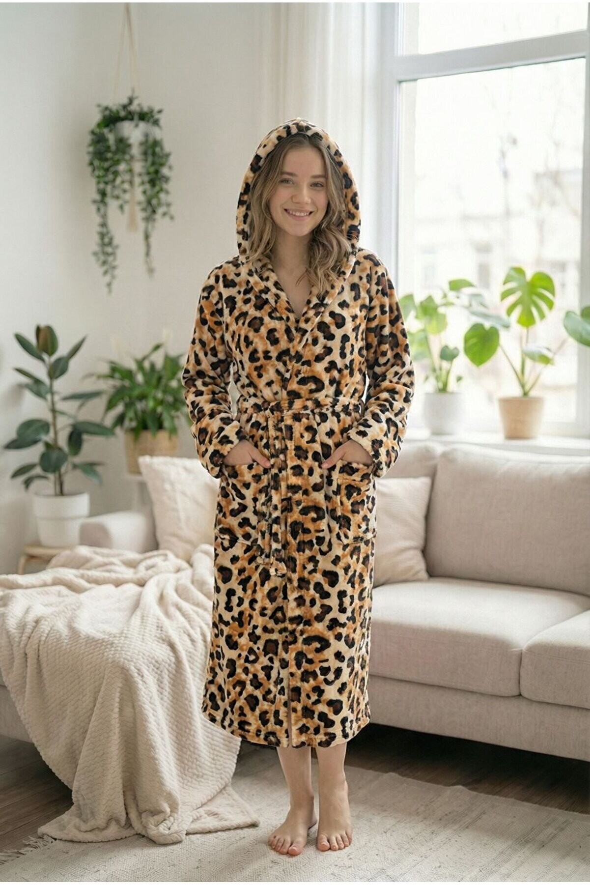 Şahteks Kadın Kapüşonlu Çift Cepli Leopar Desenli Bornoz