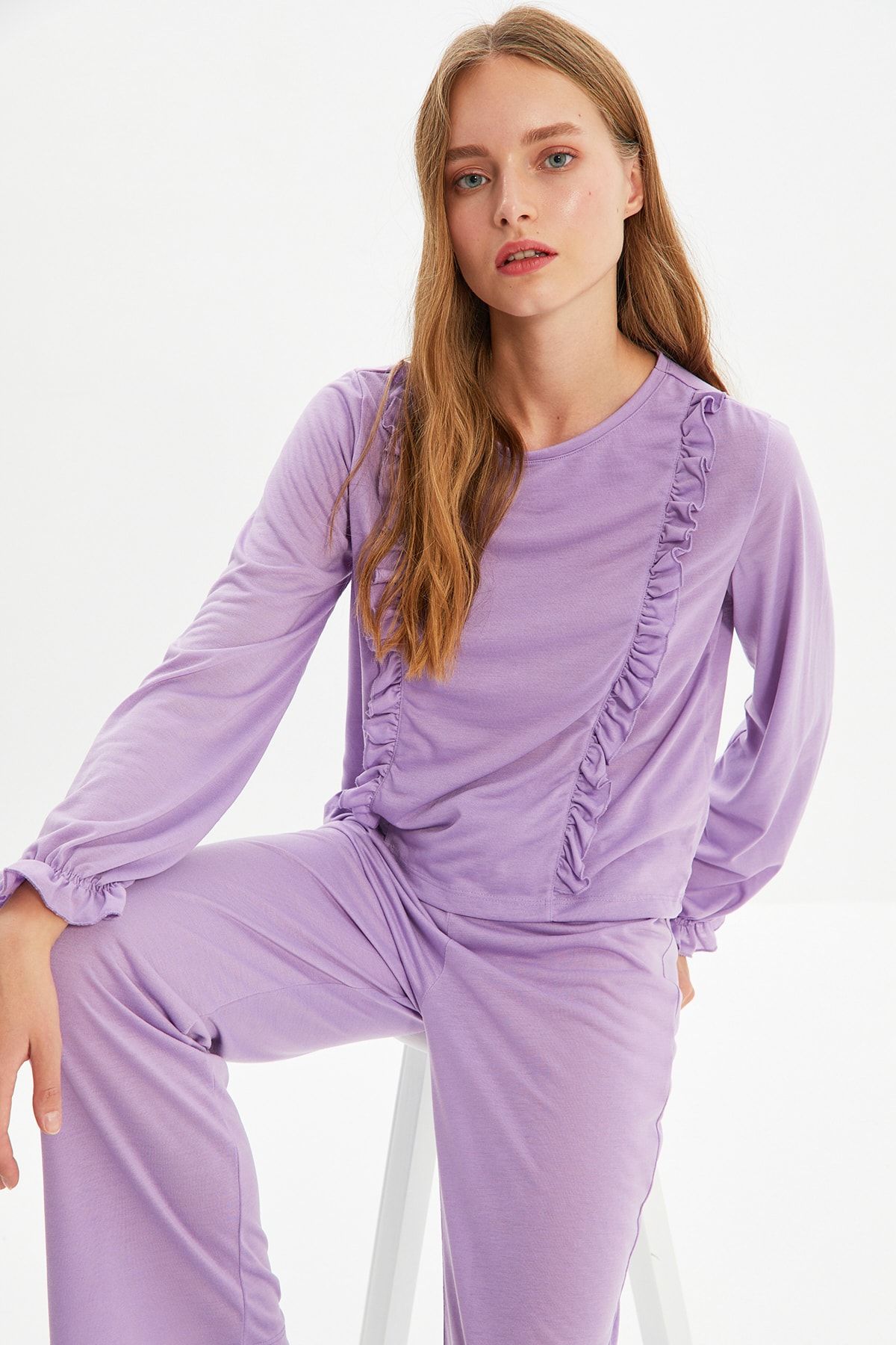 TRENDYOLMİLLA Lila Fırfır Detaylı Örme Pijama Takımı THMAW22PT0526