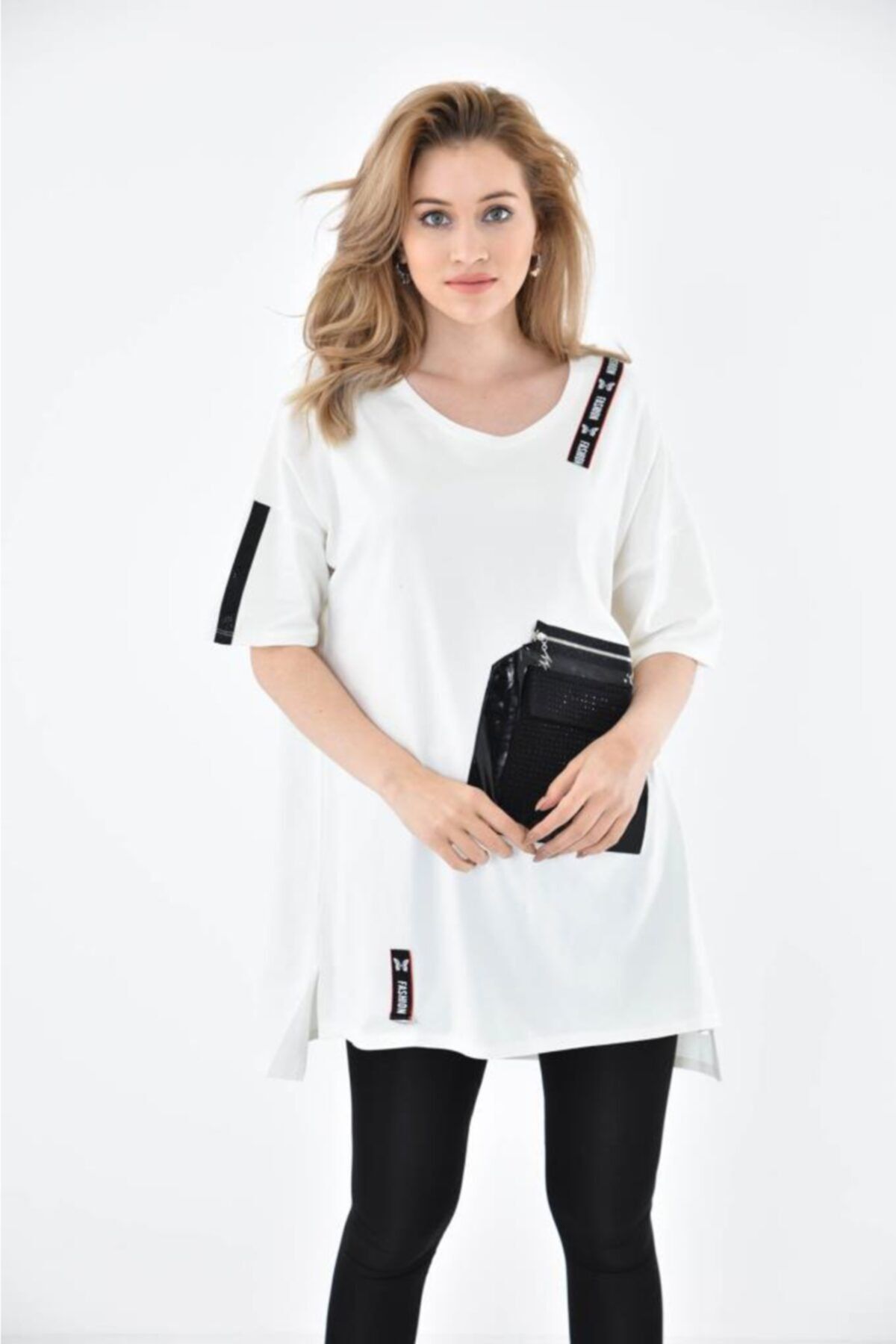 Modkofoni Yuvarlak Yaka Şeritli Taşlı Ve Fermuarlı Cep Detaylı Beyaz Kadın Bluz