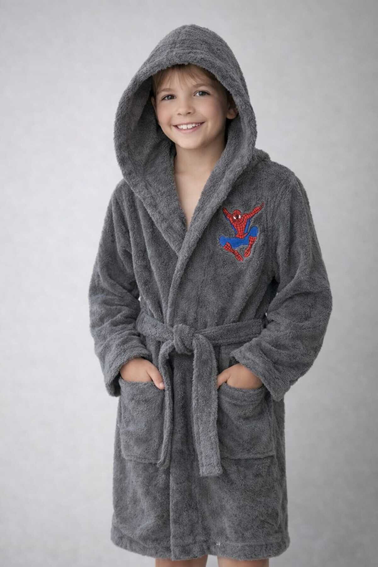 BUMEFA Örümcek Adam Nakışlı Çocuk Bornozu | %100 Bukle Pamuklu